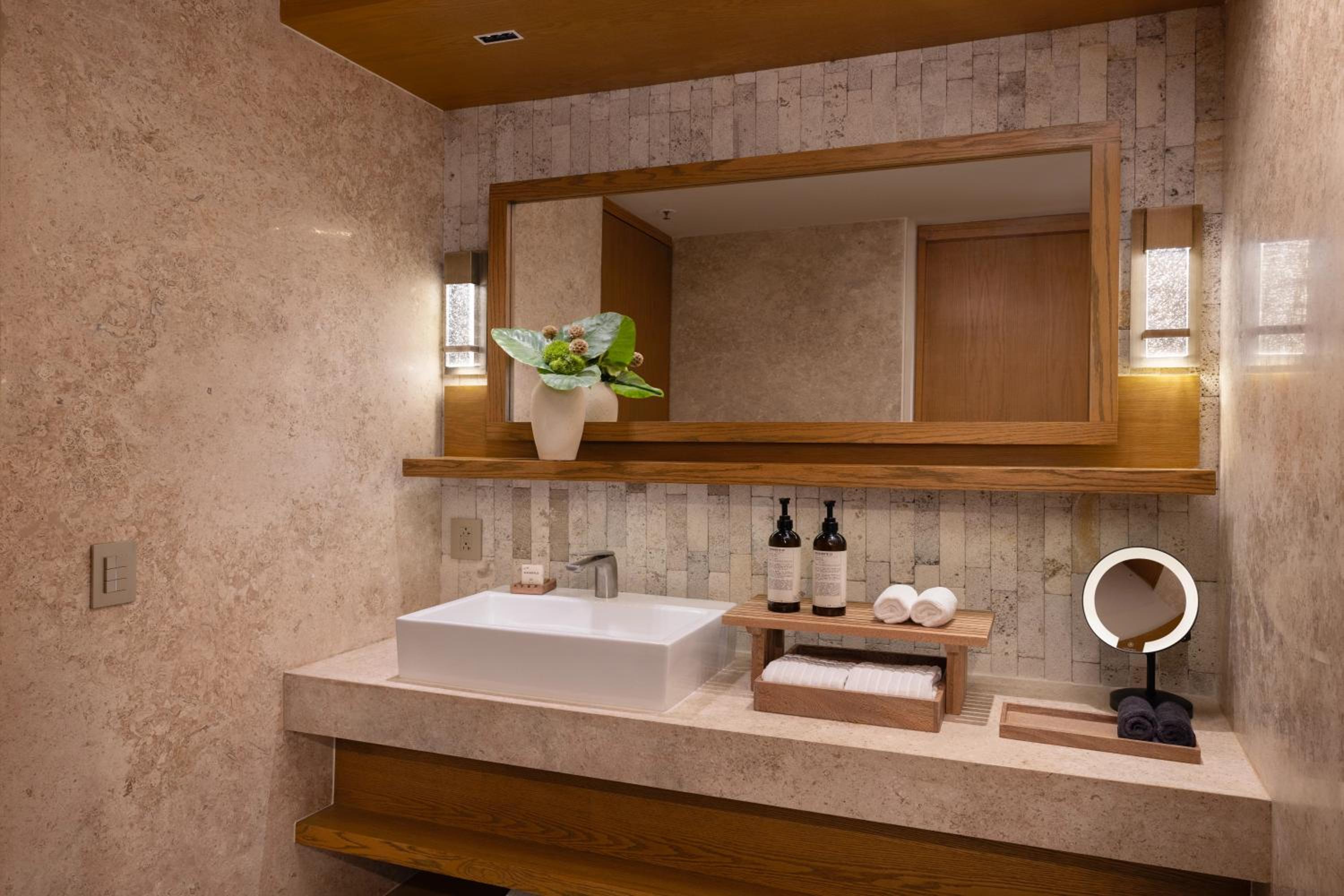 Junior King Suite - Photo 2