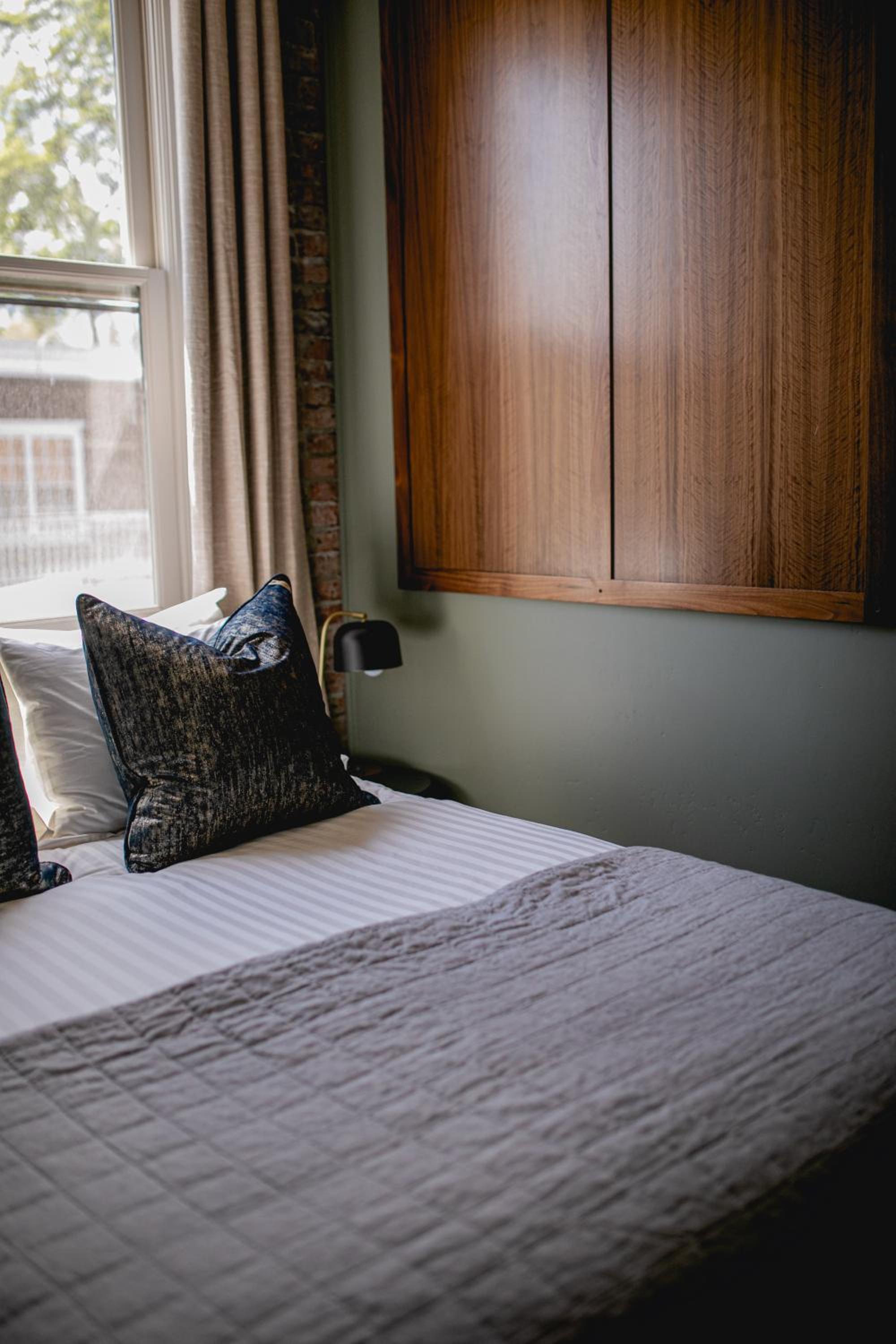 Queen Room photo 1