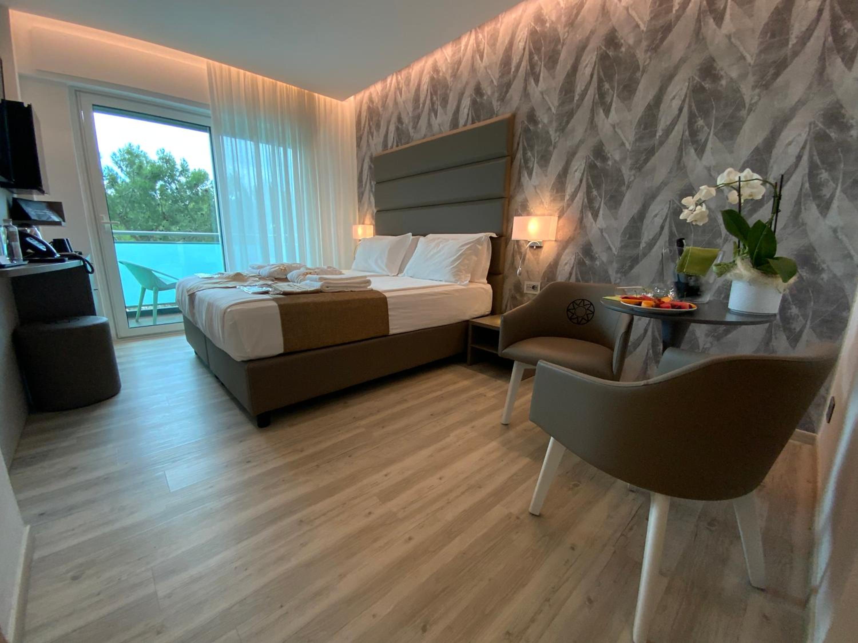 Deluxe Double Room - Photo 8
