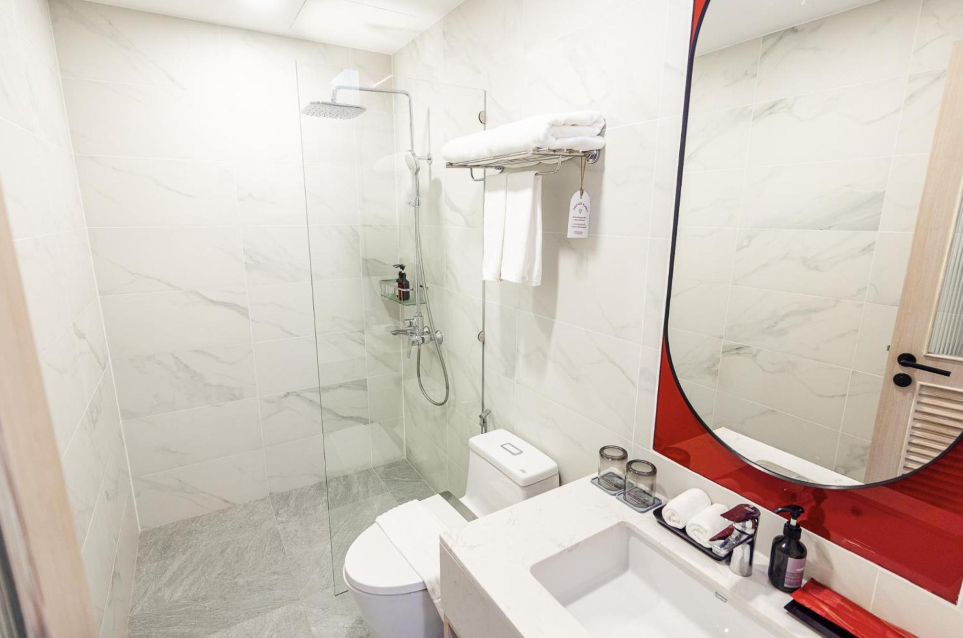 Executive Suite - Photo 2
