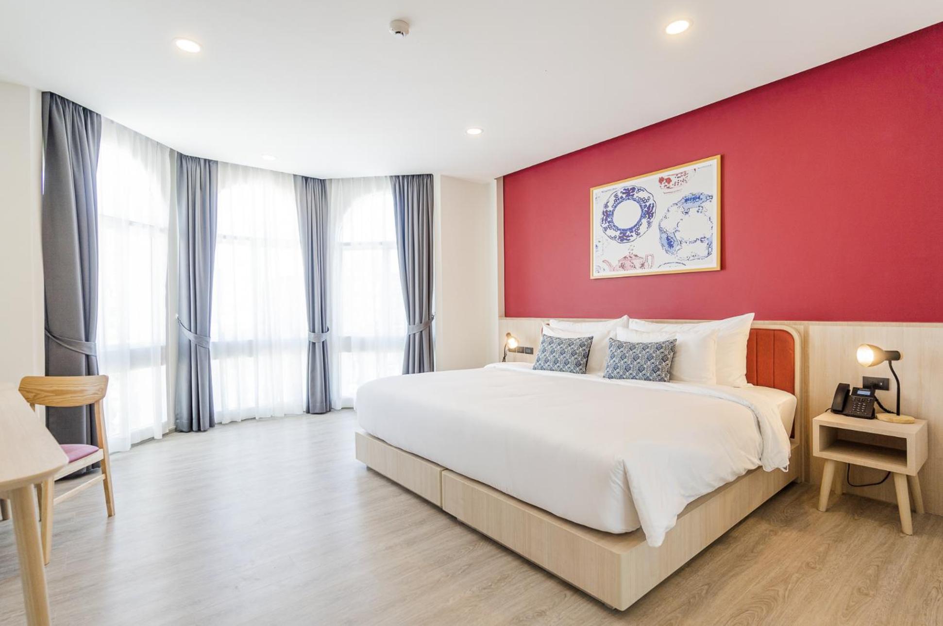 Executive Suite - Photo 1