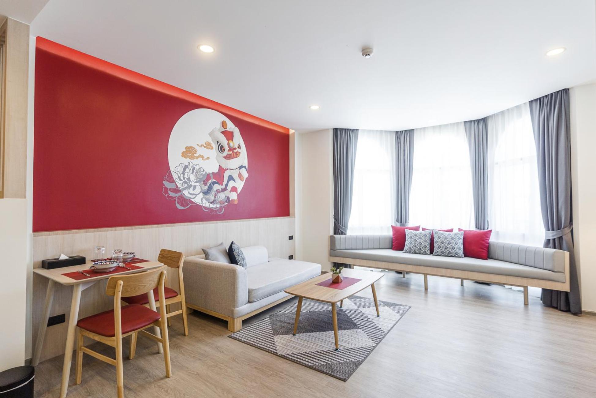 Executive Suite - Photo 6