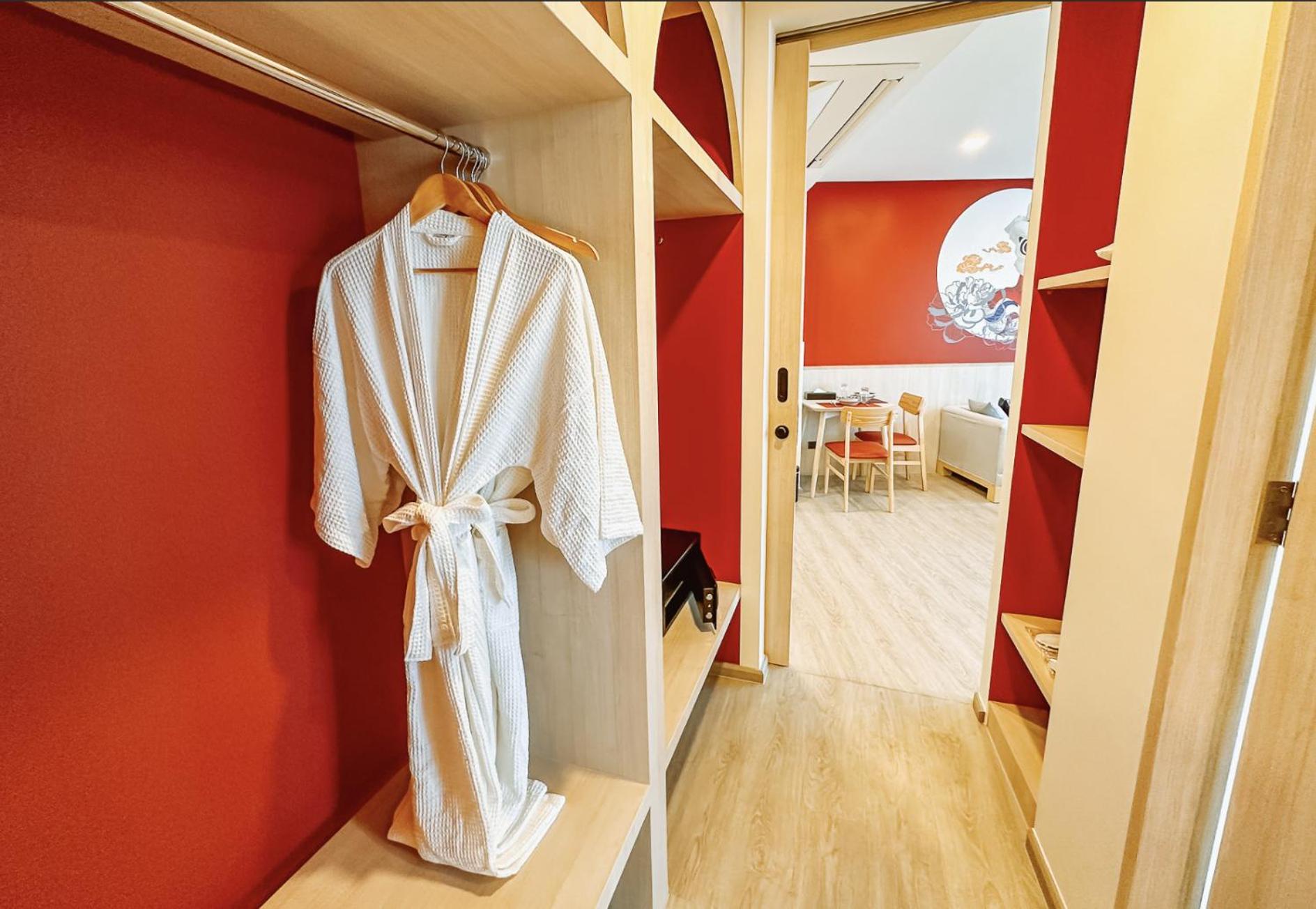 Executive Suite - Photo 3