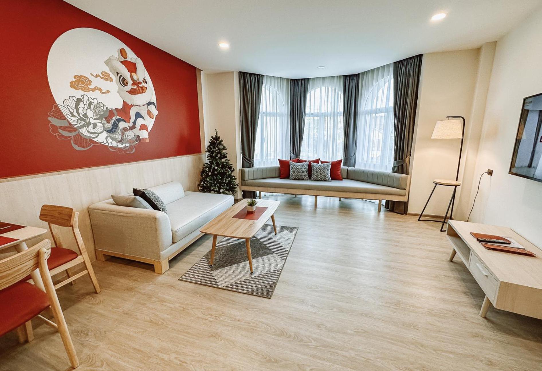 Executive Suite - Photo 9