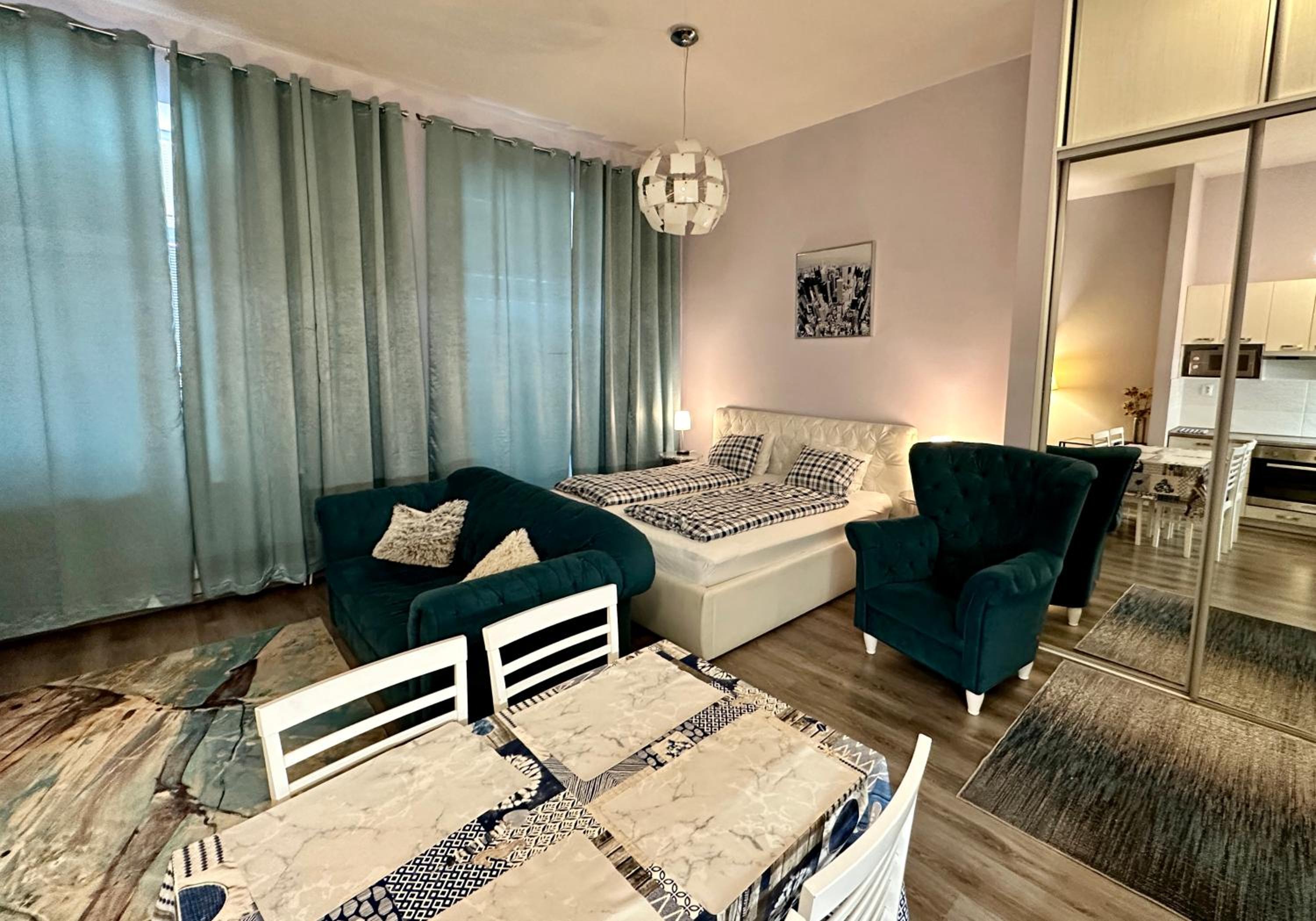 Apartment with Balcony - Photo 9