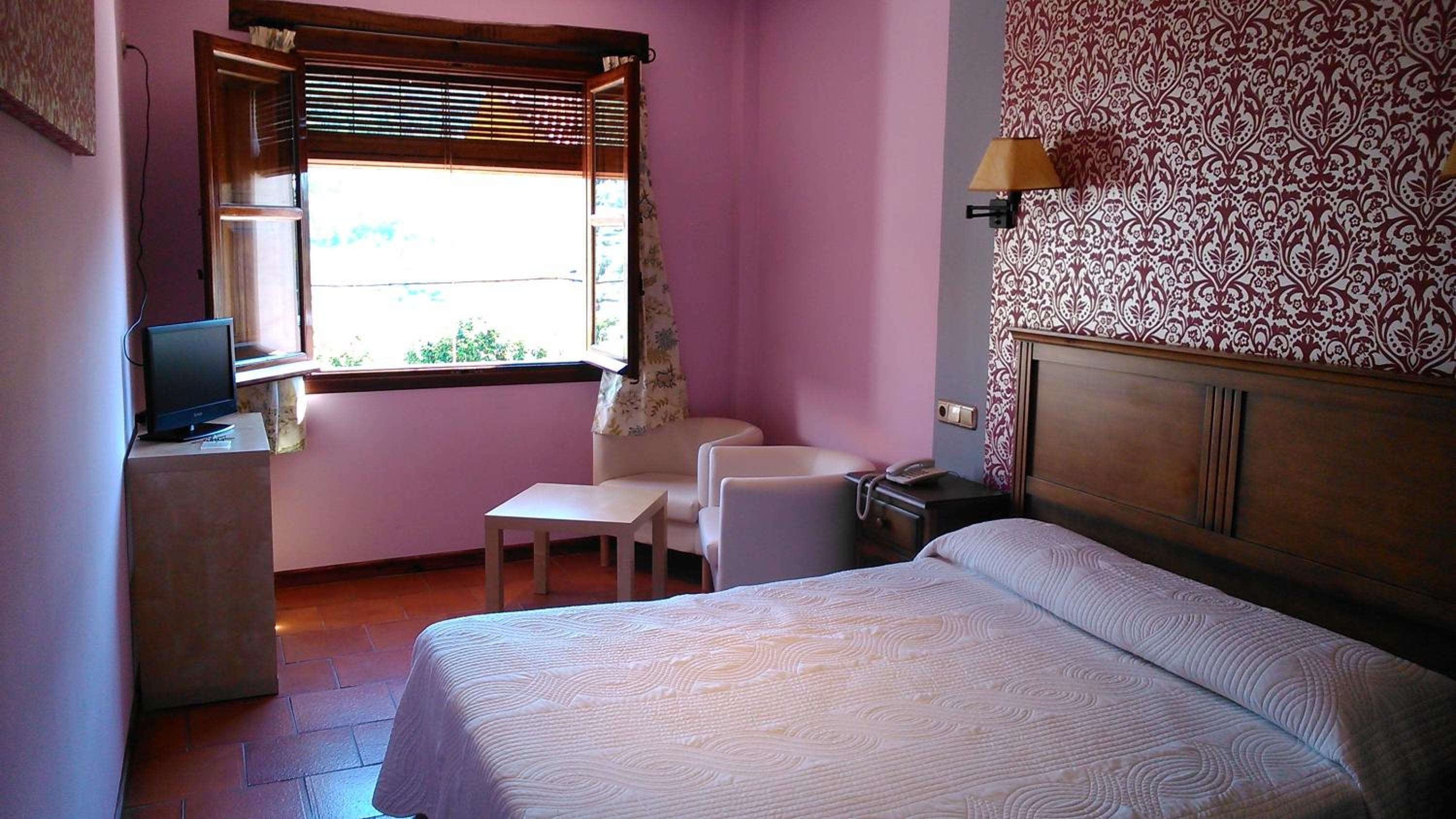 Double Room - Photo 11