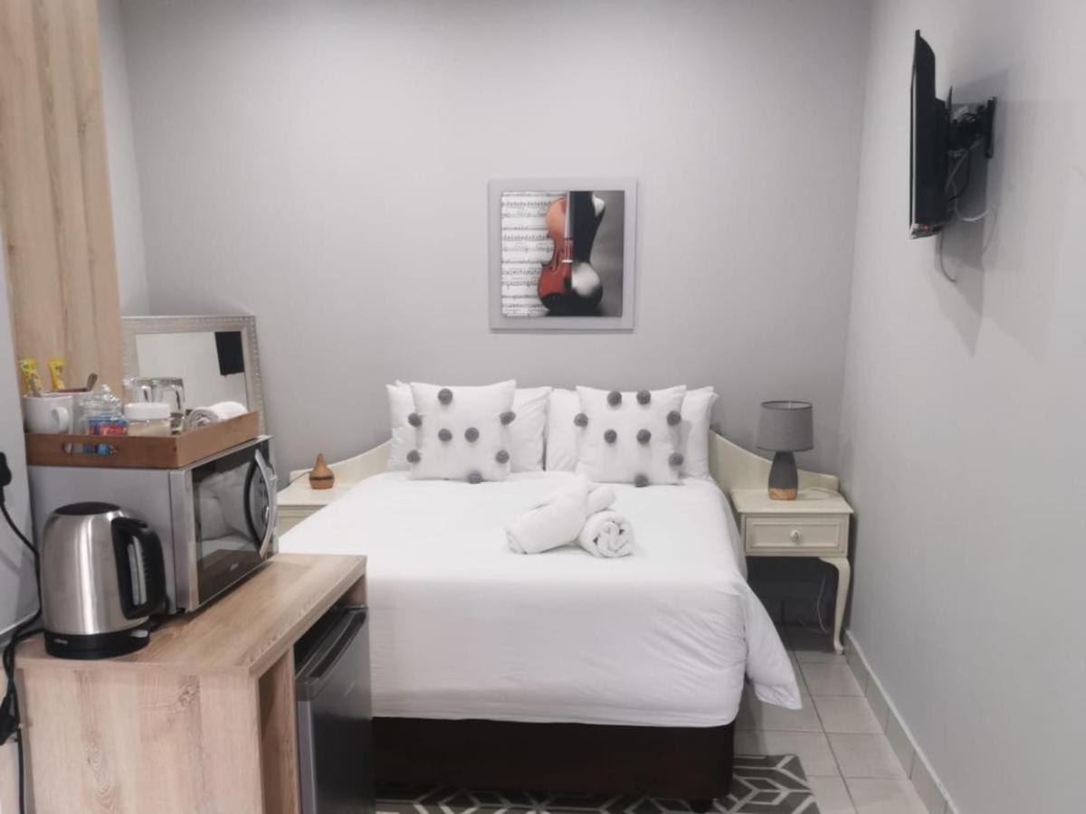 Deluxe Queen Room - Photo 4