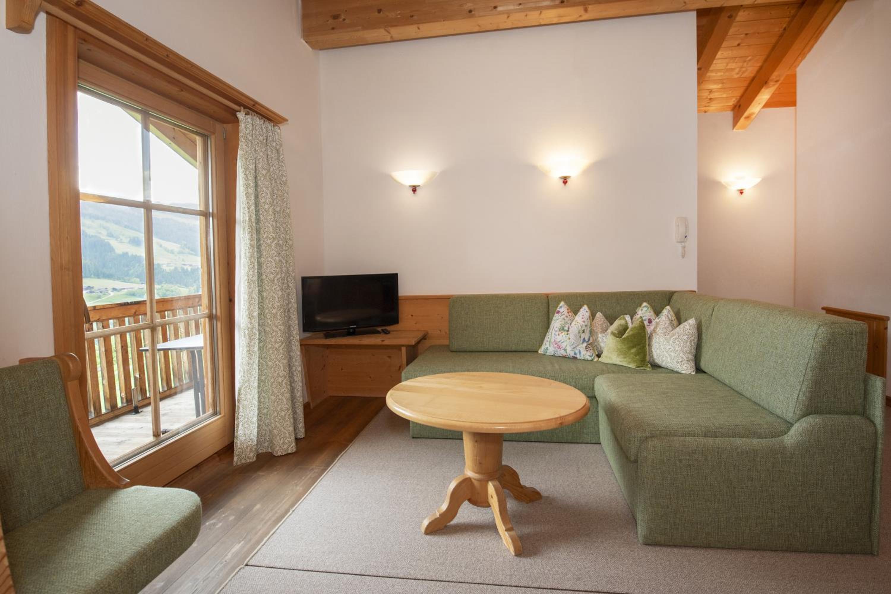 Three-Bedroom Apartment with Balcony photo 1