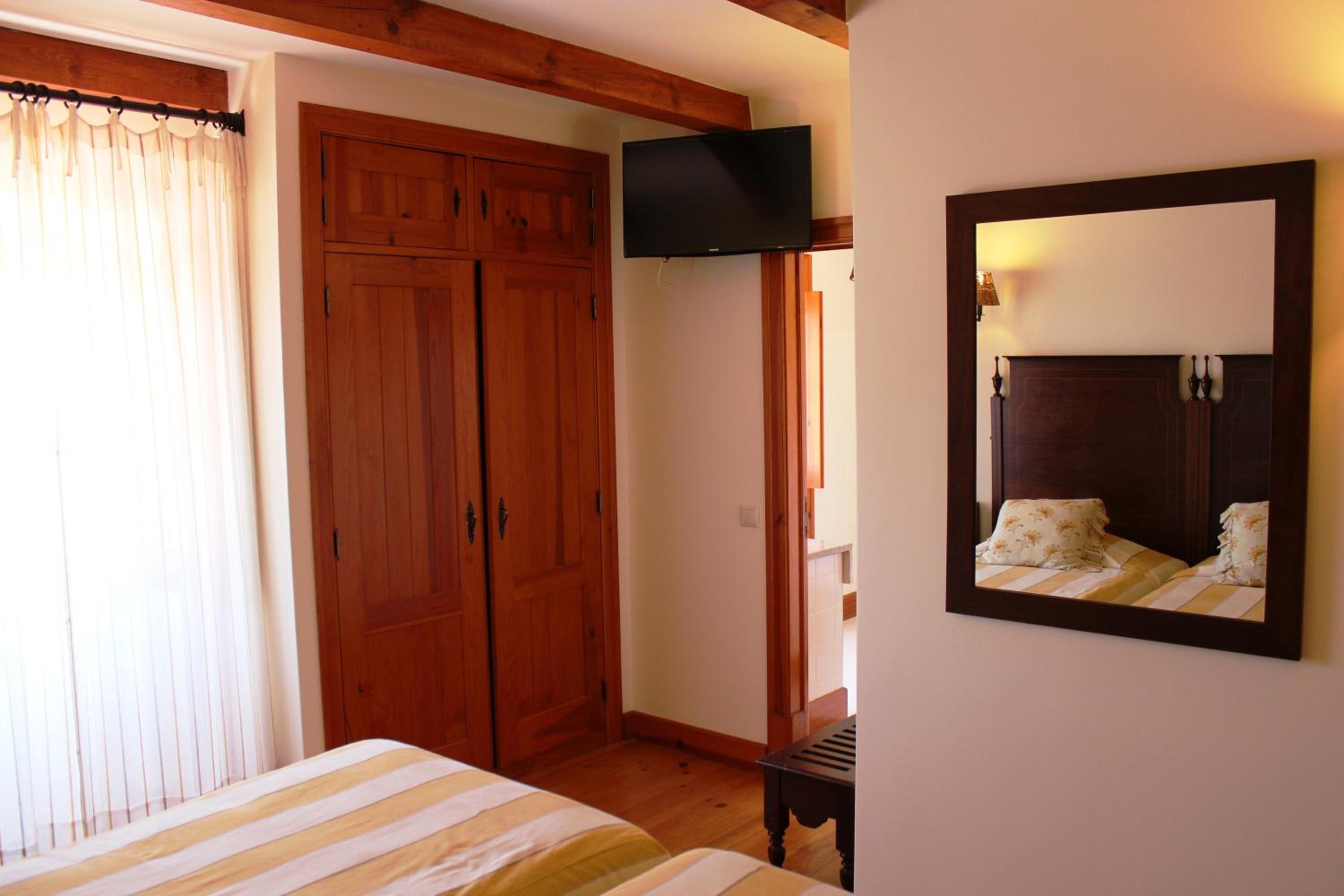 Double or Twin Room - Photo 7