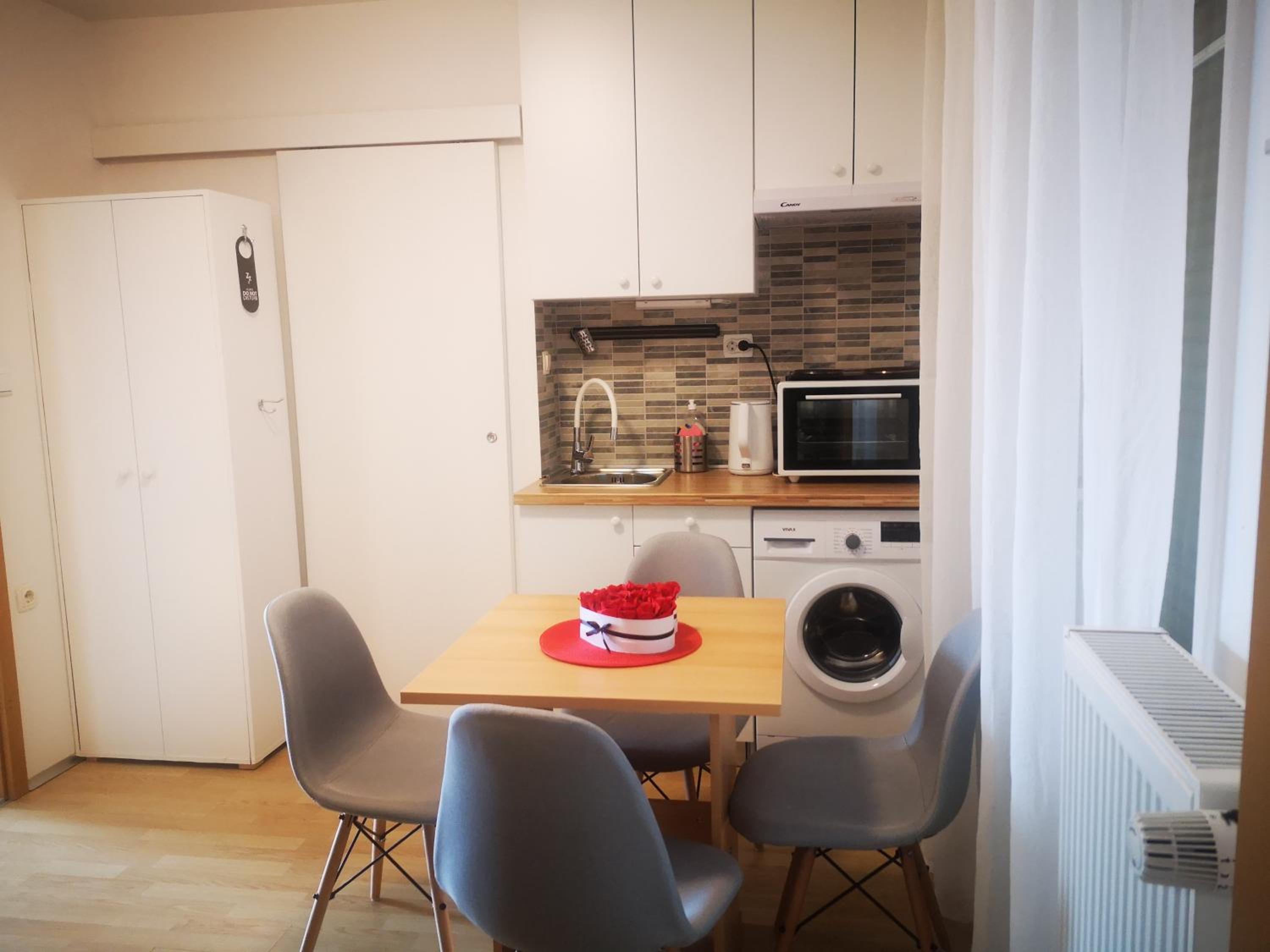 One-Bedroom Apartment - Photo 17