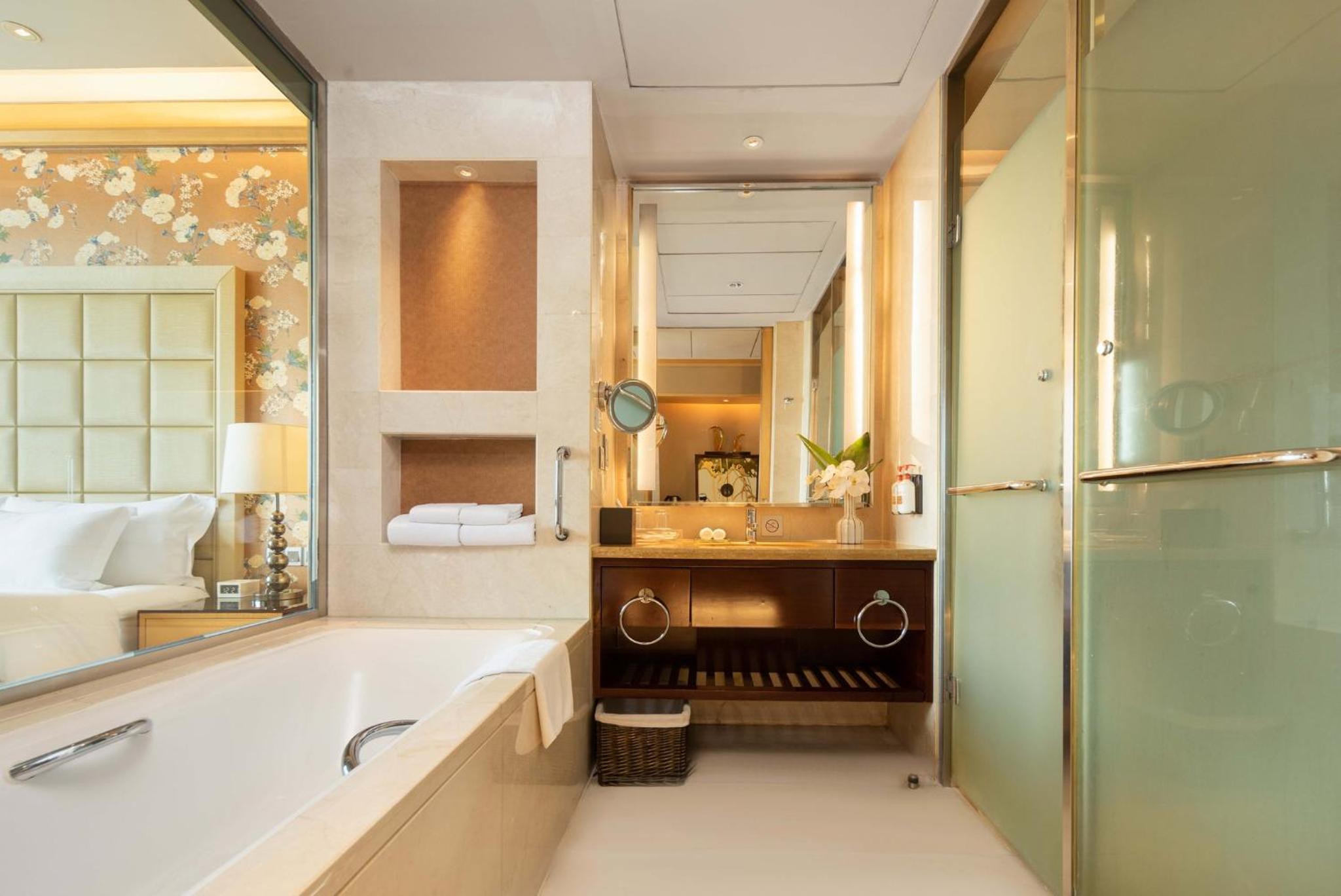Upgraded Standard Room - Photo 4