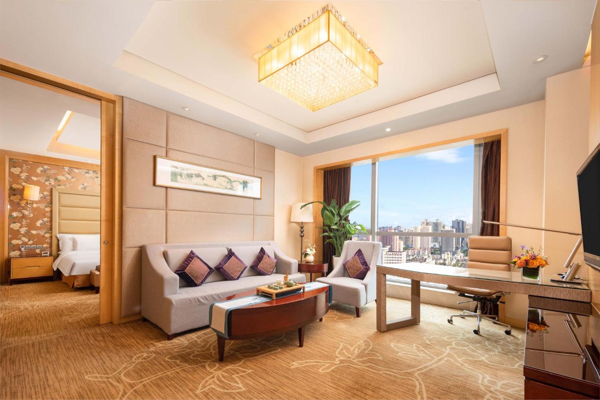 1 King One-Bedroom Suite