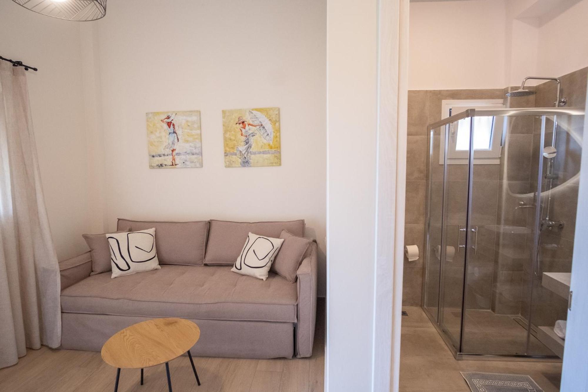 One-Bedroom Apartment photo 2