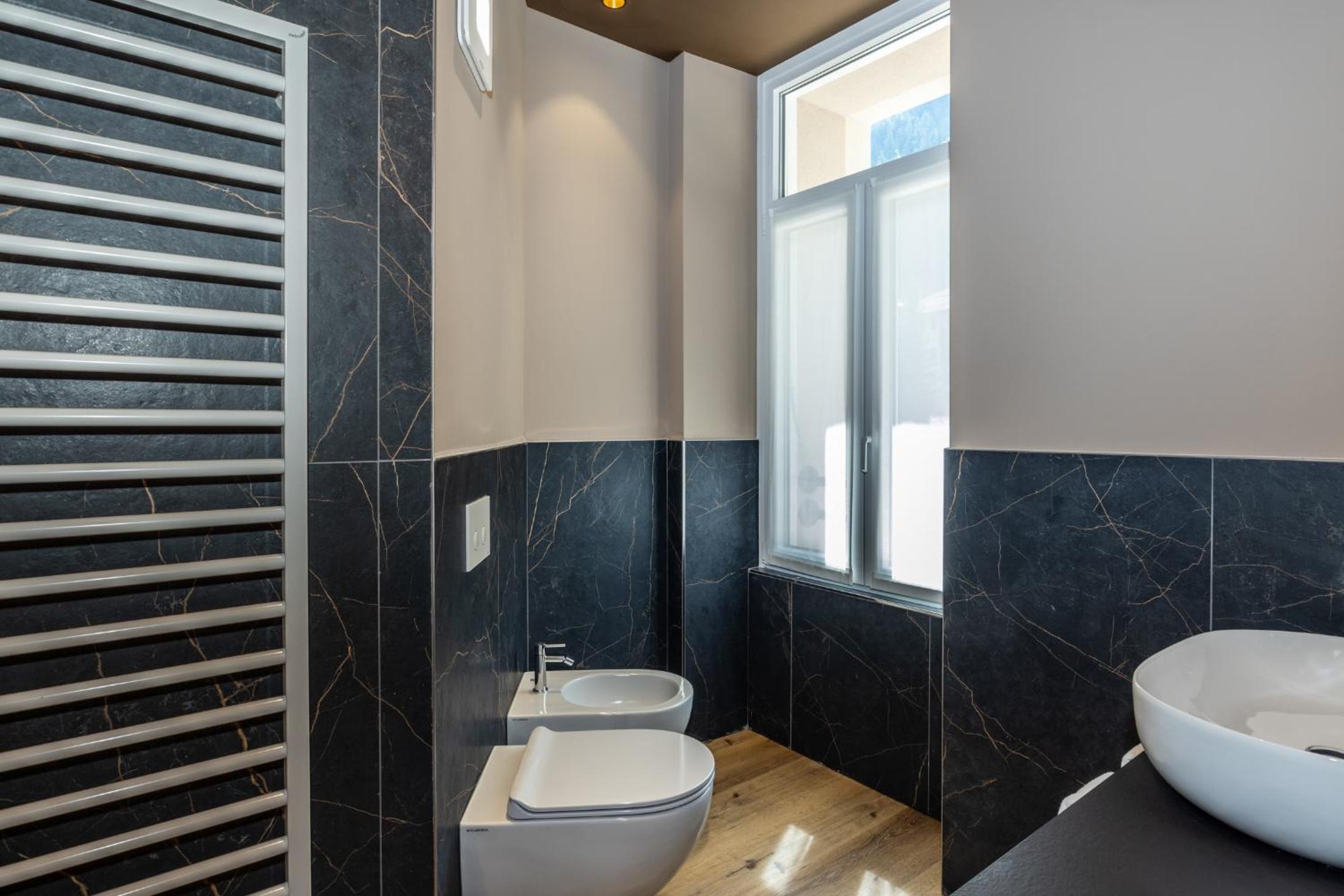 Deluxe King Room - Photo 4