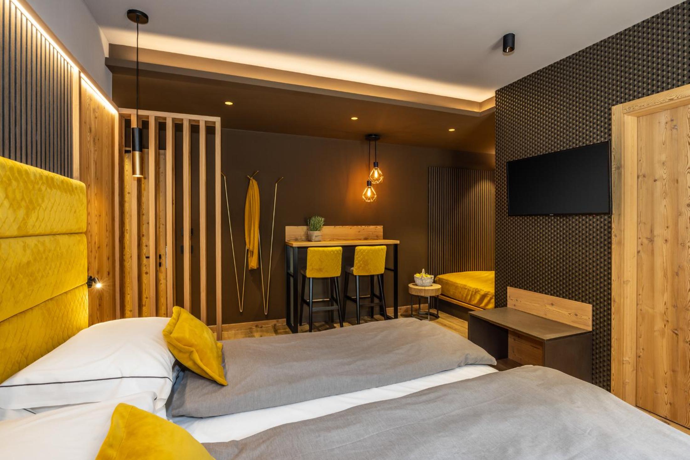 Deluxe King Room - Photo 1