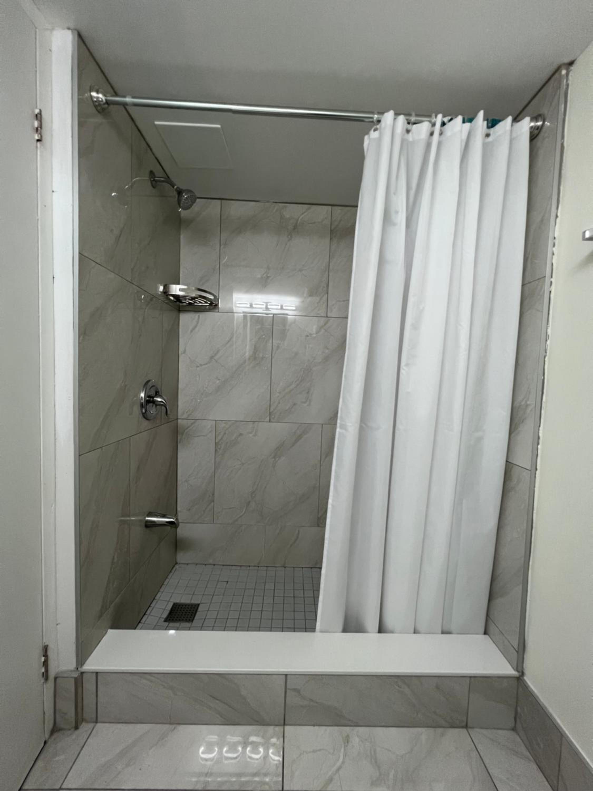 Superior Queen Room with Two Queen Beds - Newly Renovated - Photo 21