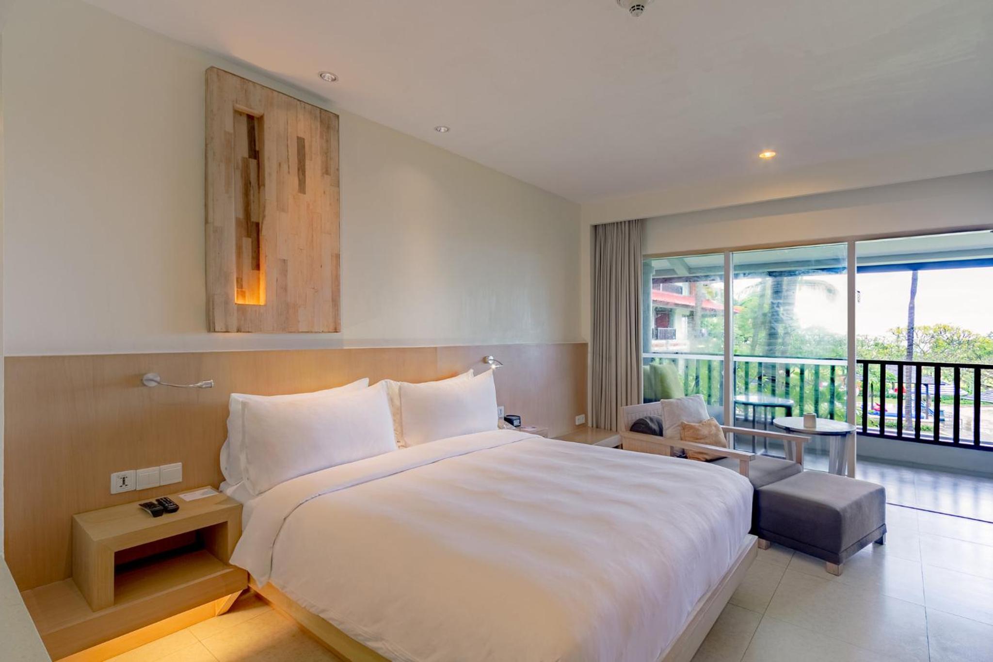 Premium King Room with Ocean View - Photo 9