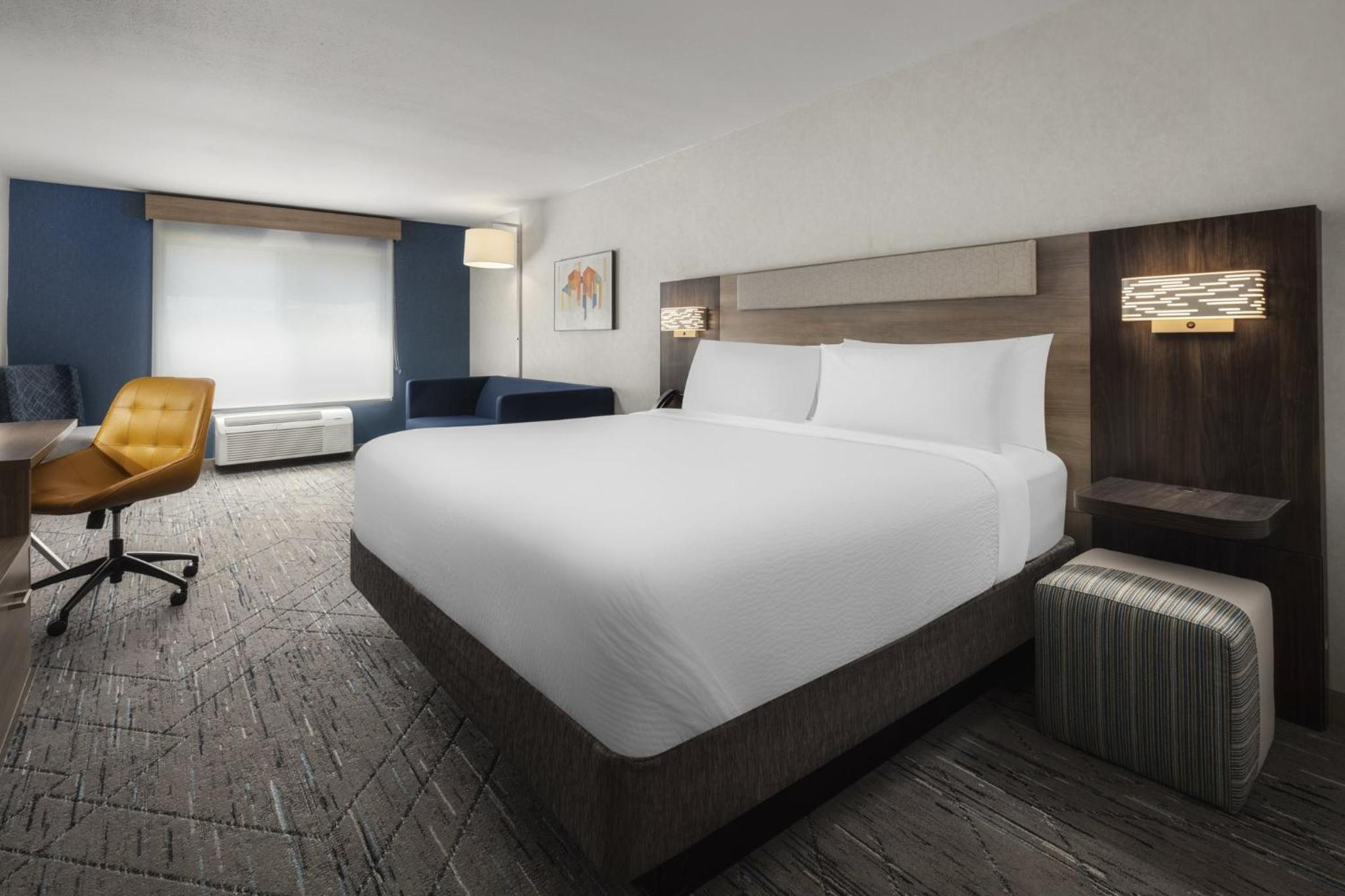 King Suite with Sofa Bed - Photo 10
