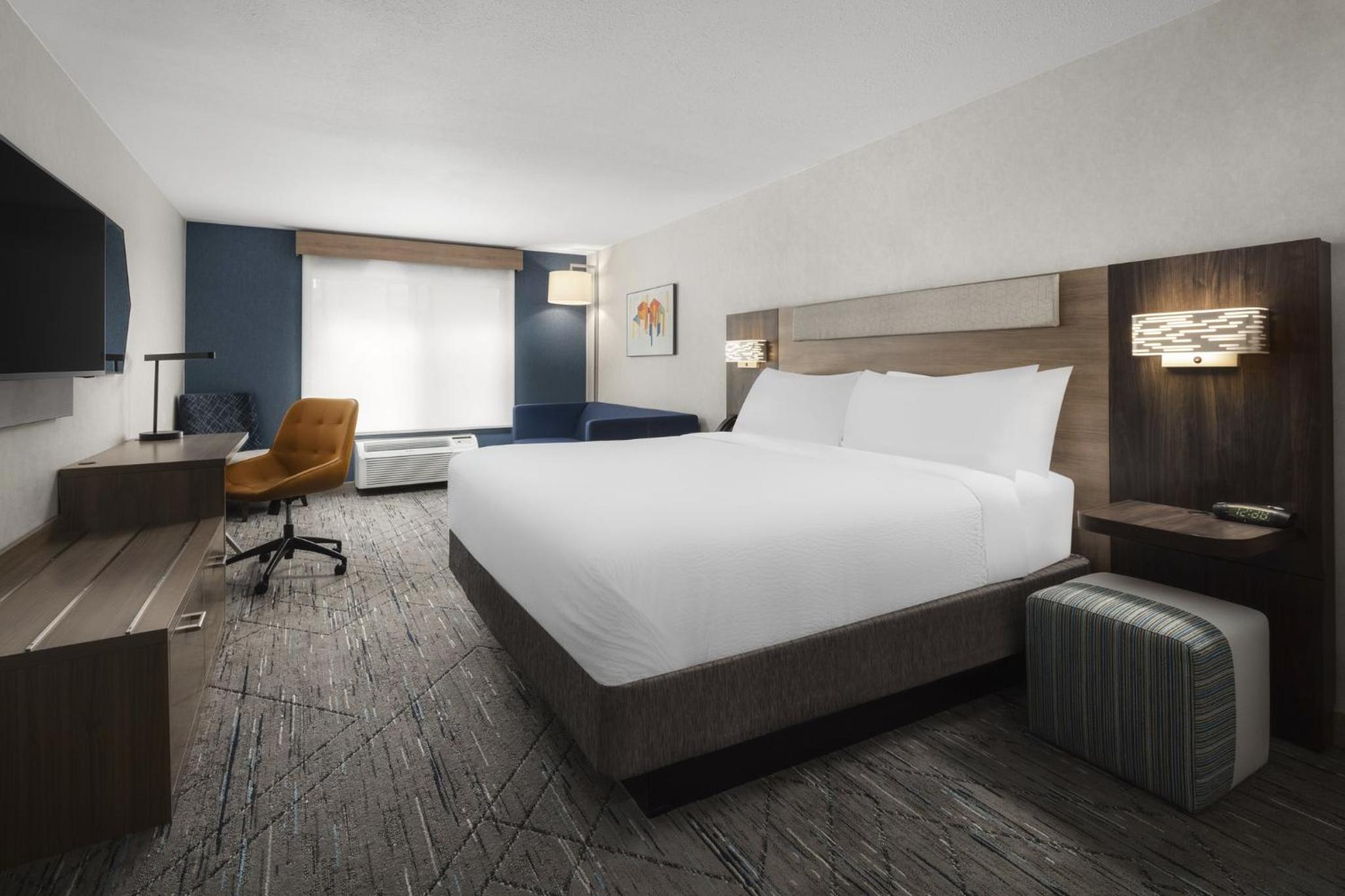 King Suite with Sofa Bed - Photo 8