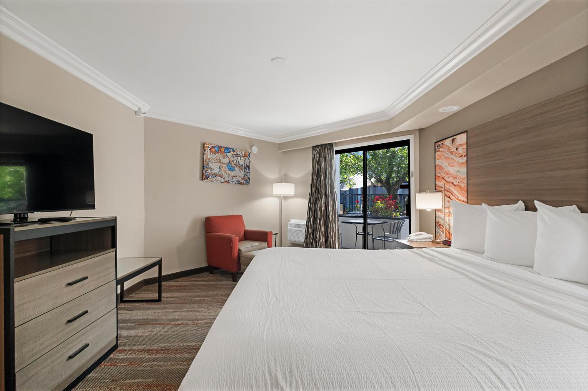 King Suite with Spa Bath - Non-Smoking - Photo 10