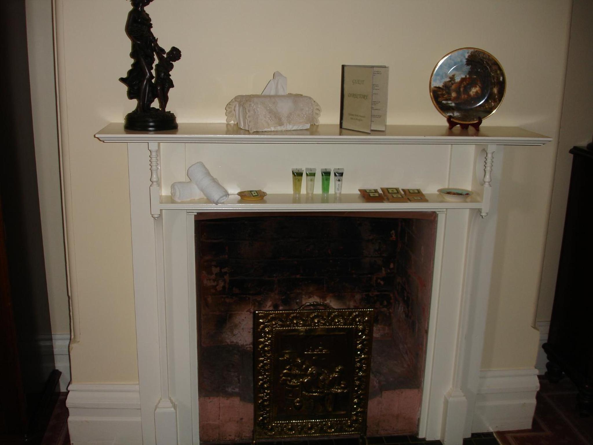 Standard Queen Room photo 3