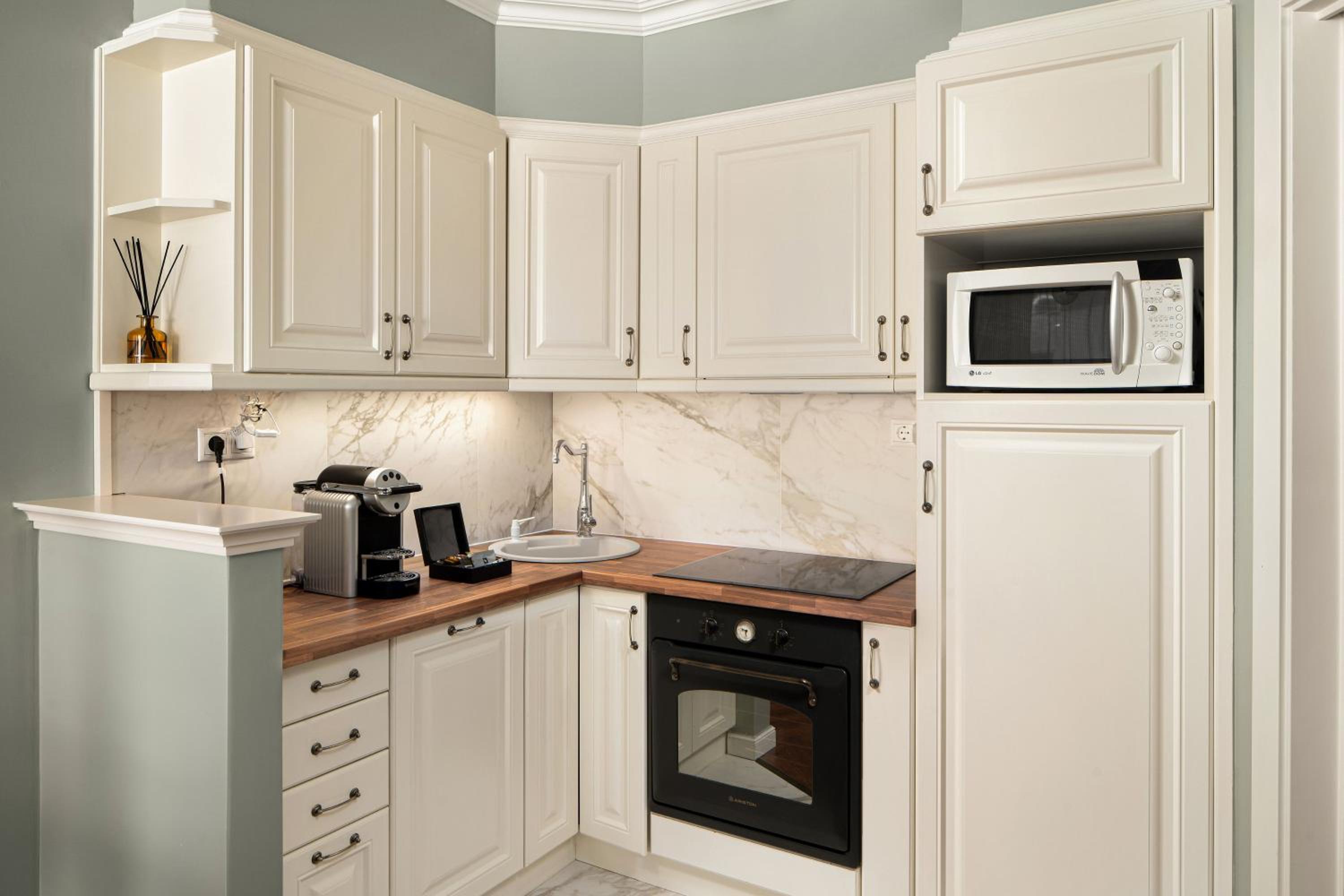 Superior King Suite - Photo 27