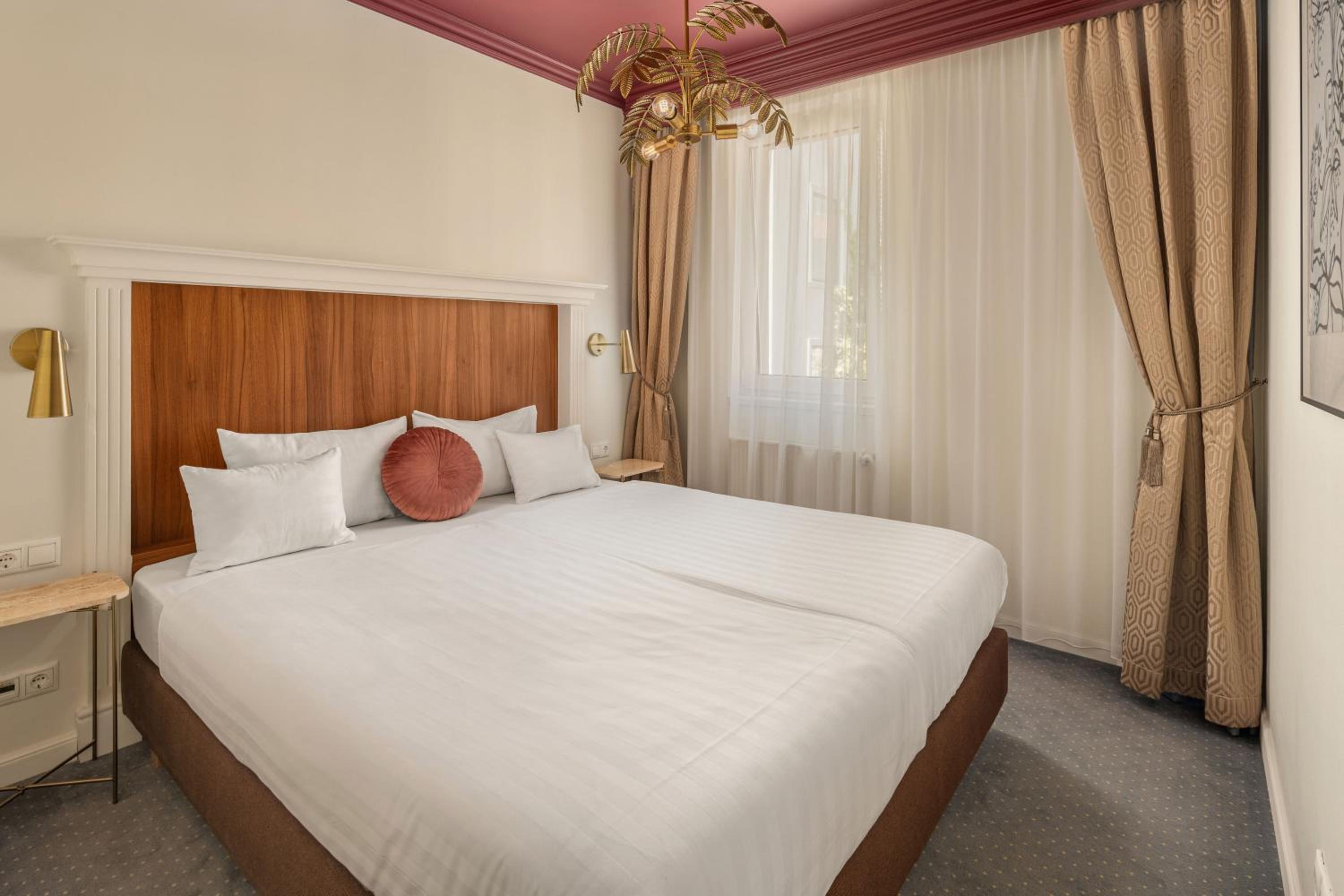 Superior King Suite - Photo 21