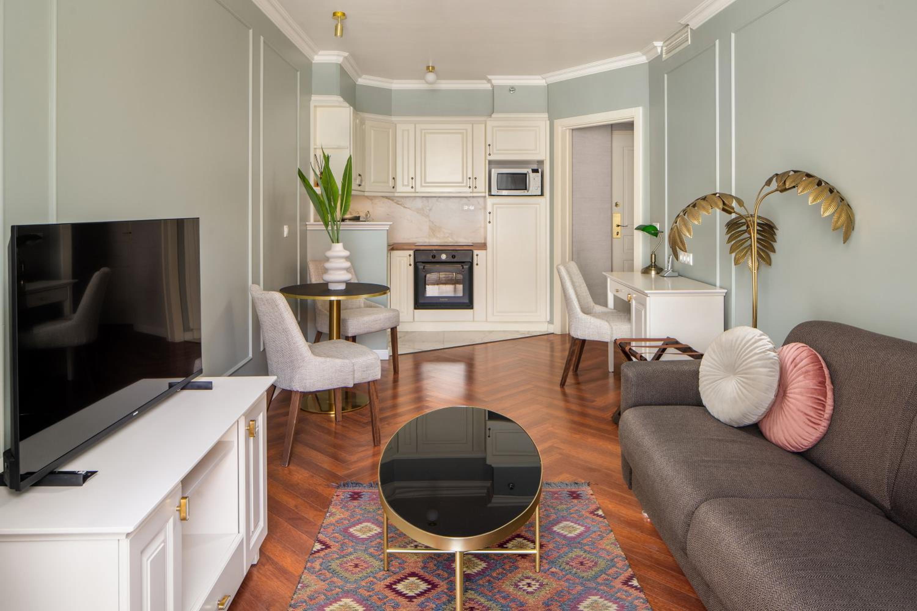 Superior King Suite - Photo 18