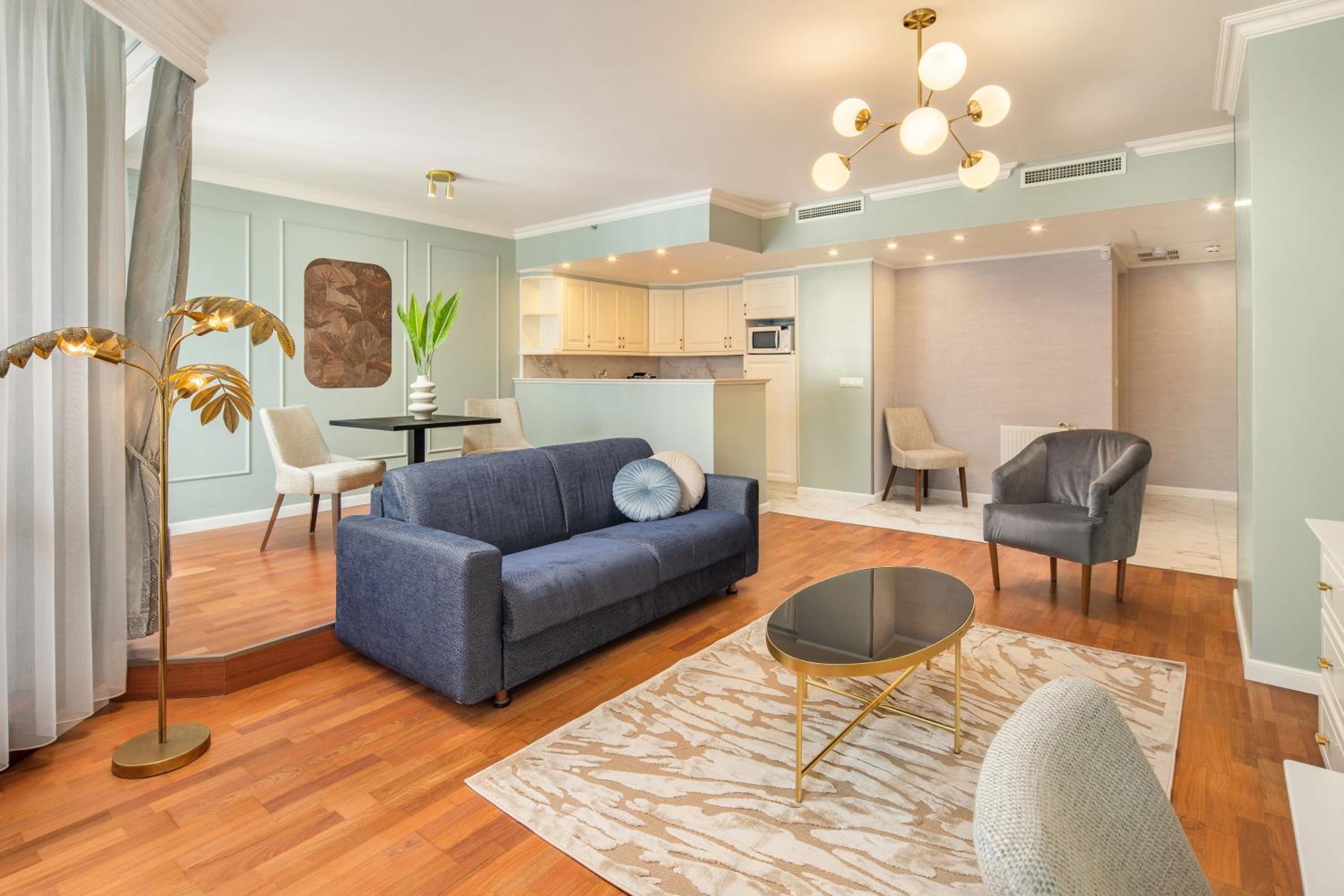 Deluxe King Suite - Photo 6