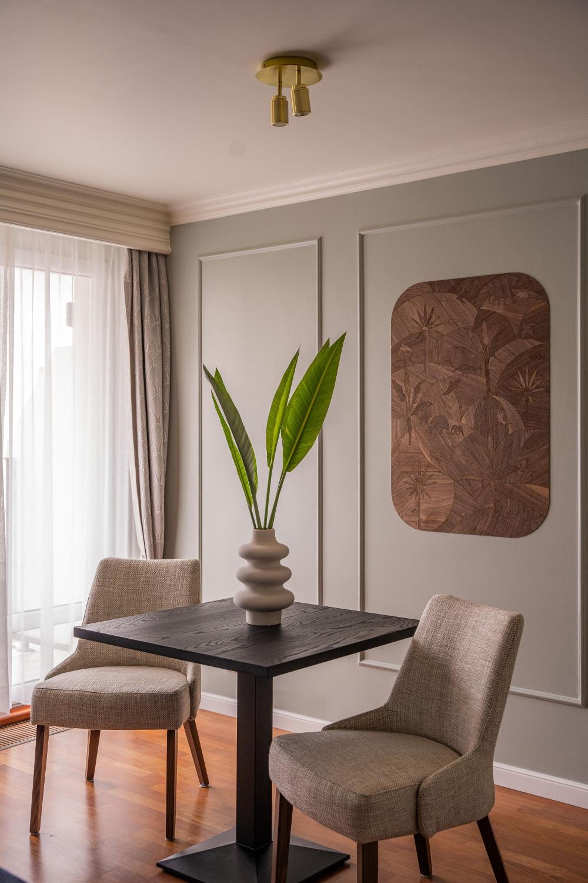 Deluxe King Suite - Photo 15