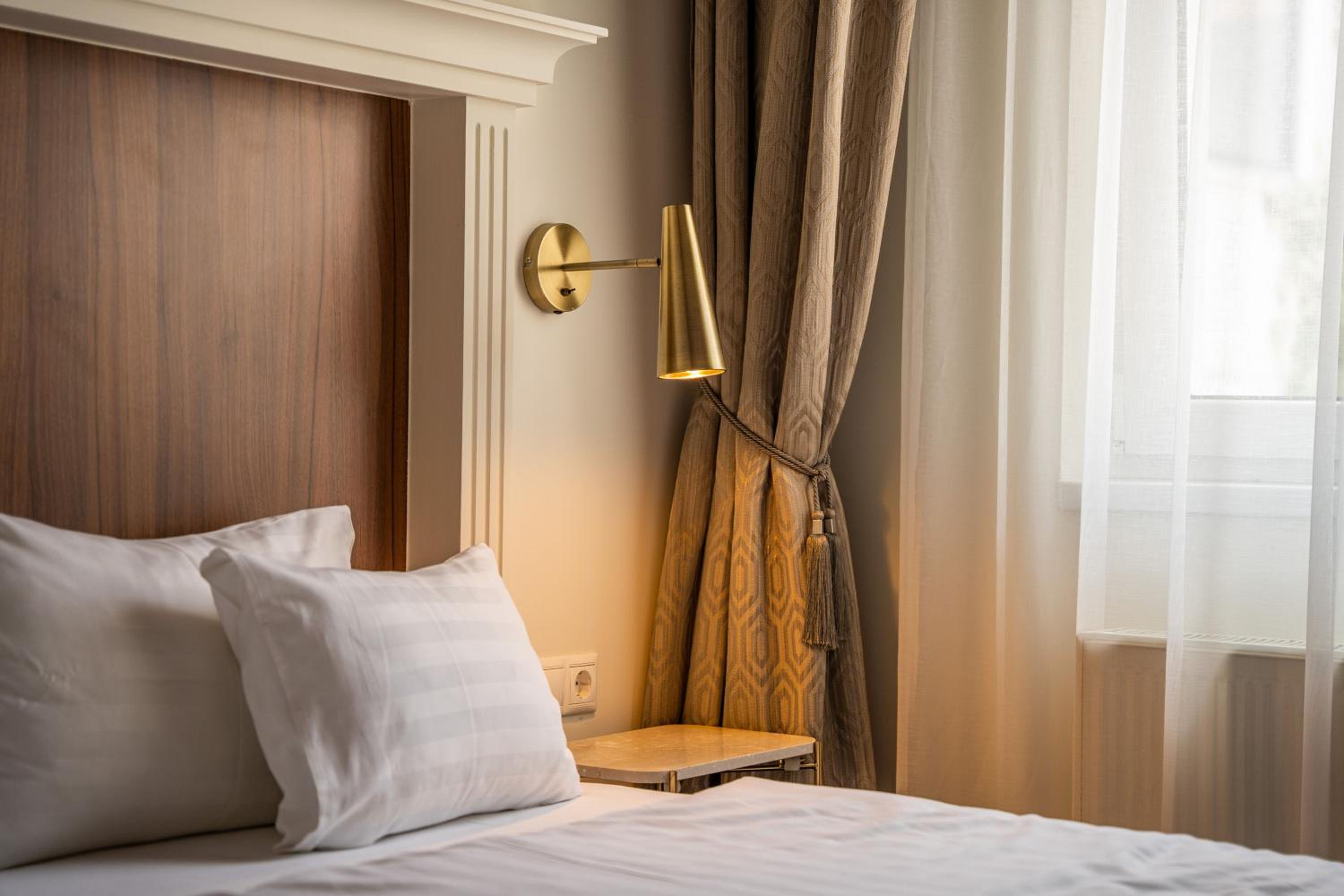 Superior King Suite - Photo 3