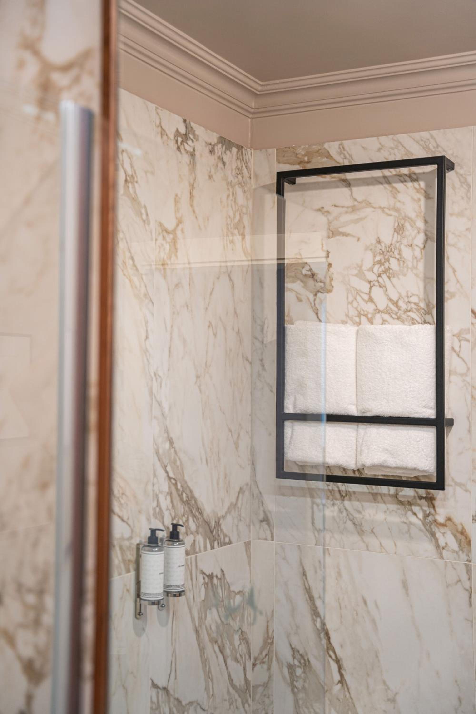 Superior King Suite - Photo 17
