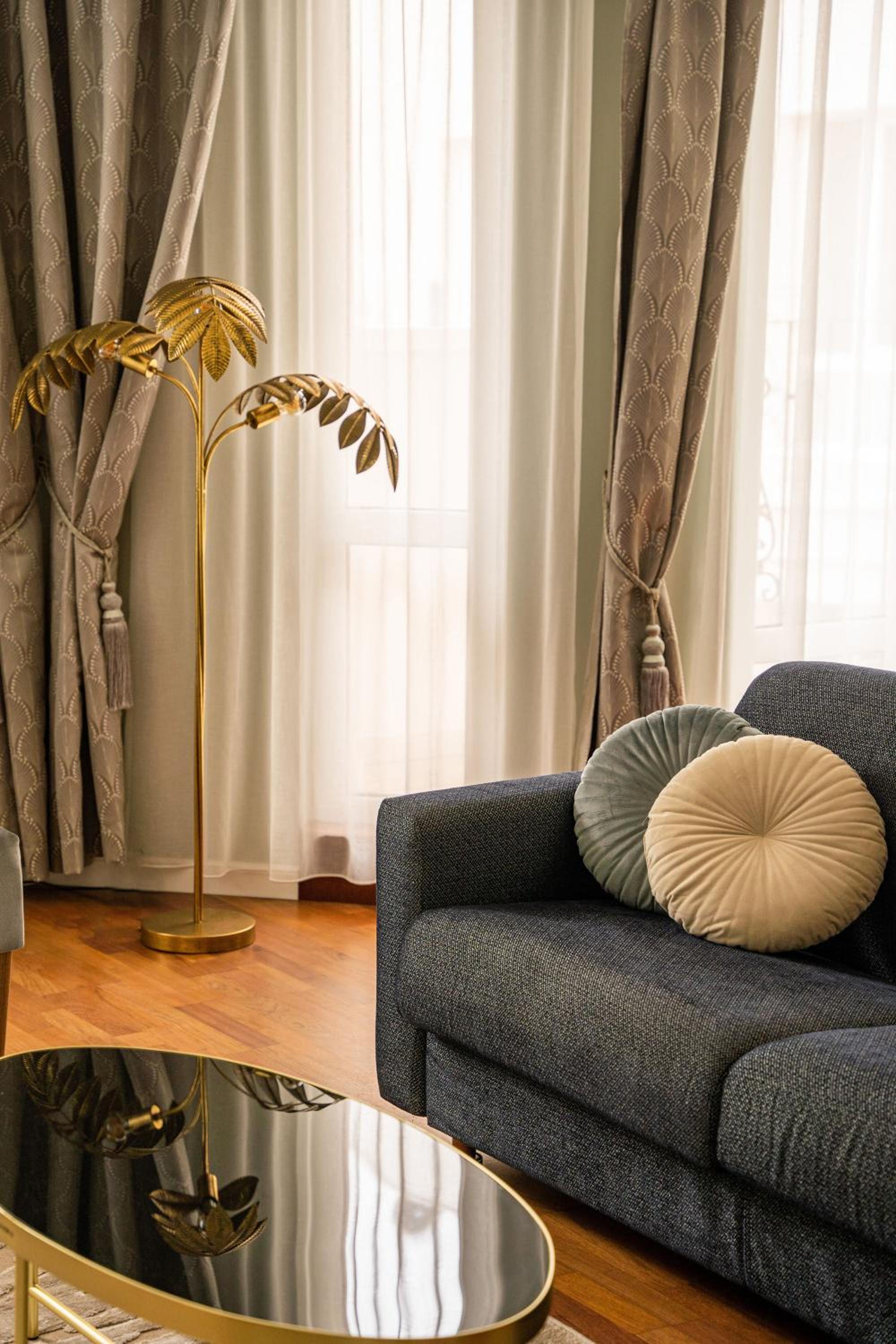 Deluxe King Suite - Photo 10