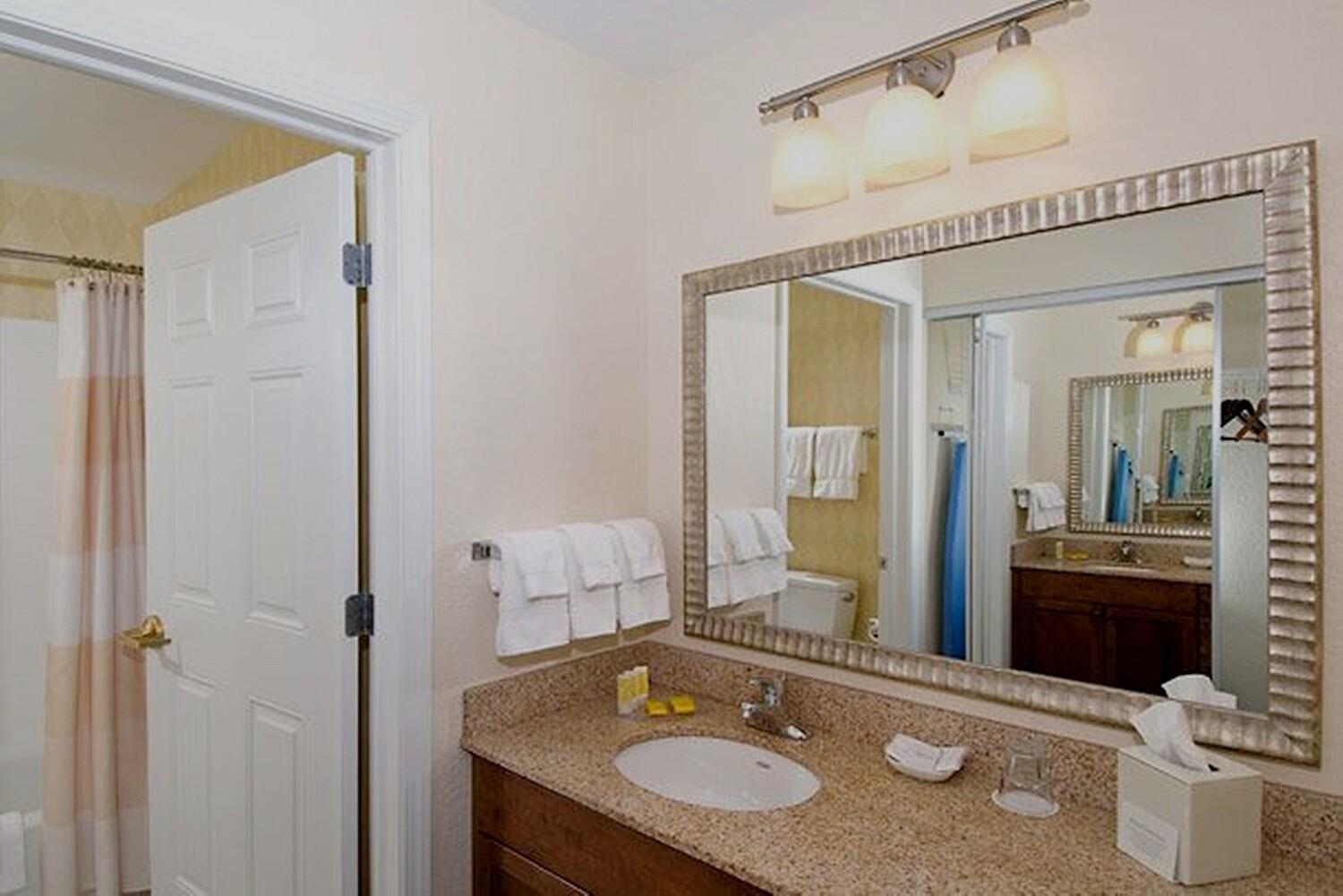 One-Bedroom Suite with Sofa Bed - Photo 3