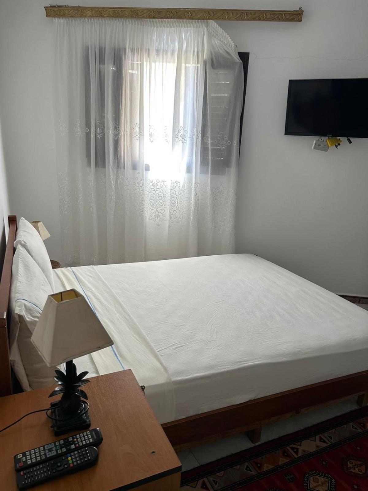 Double Room with Private Bathroom - Photo 3