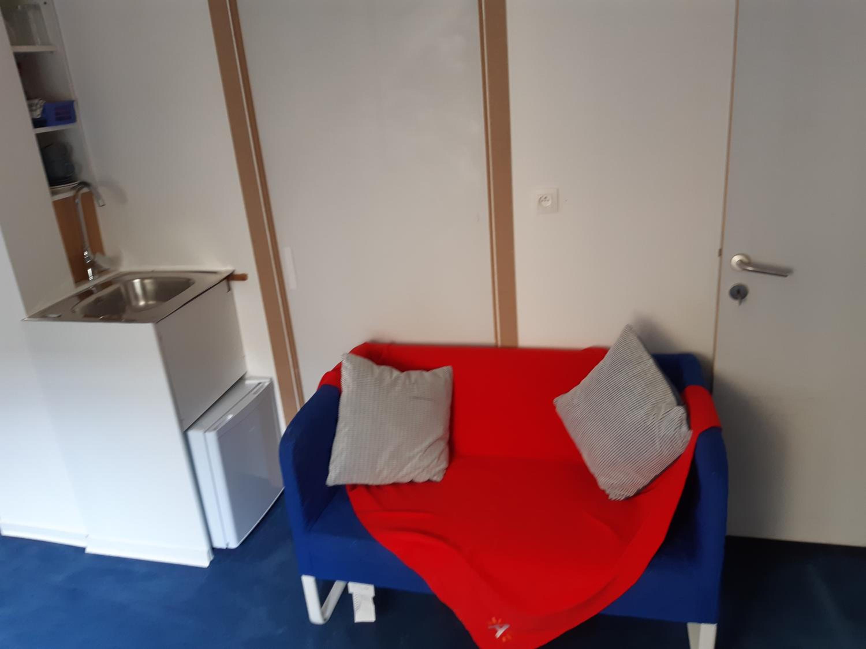 One-Bedroom Apartment - Photo 14