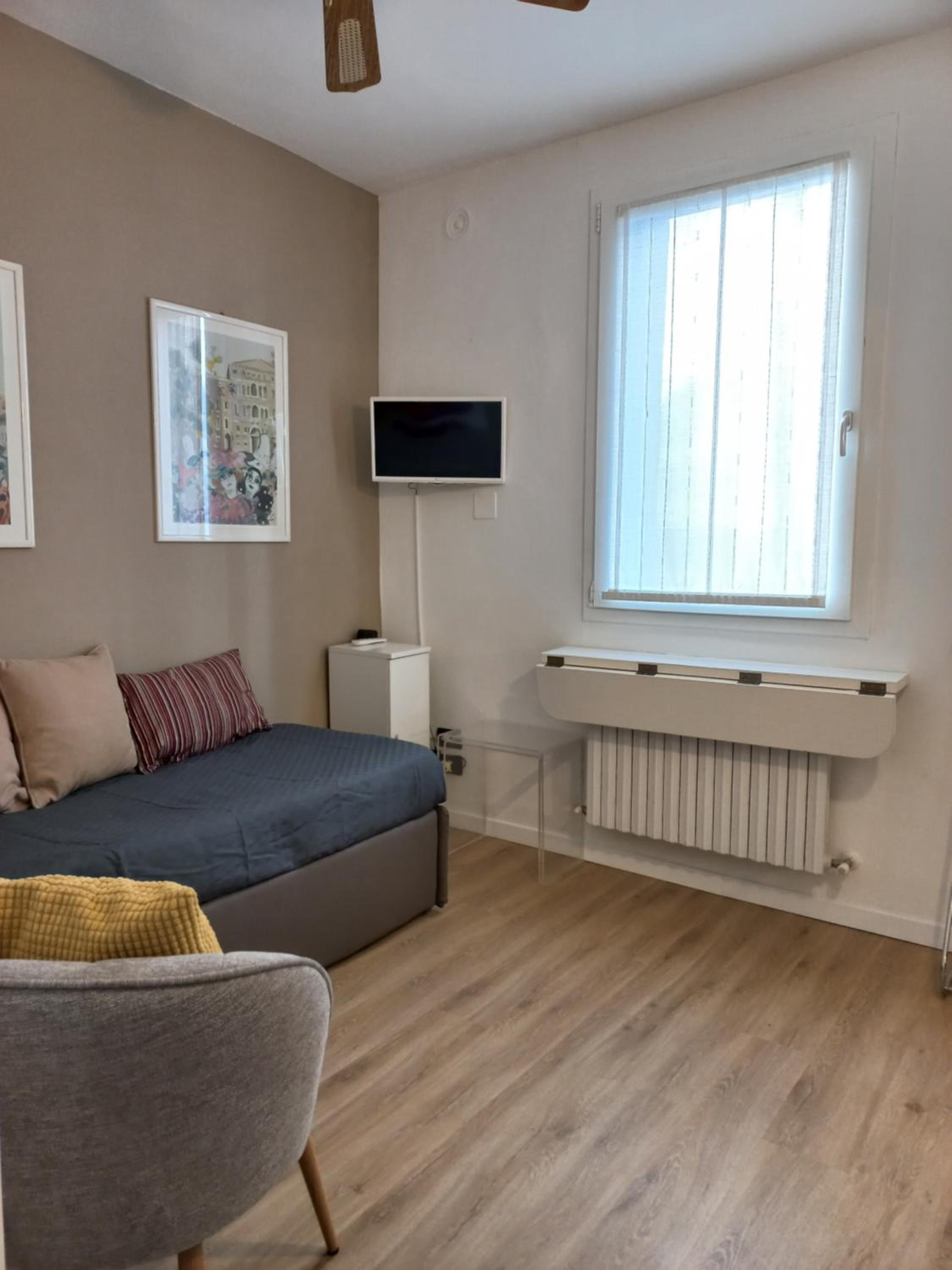 One-Bedroom Apartment photo 2