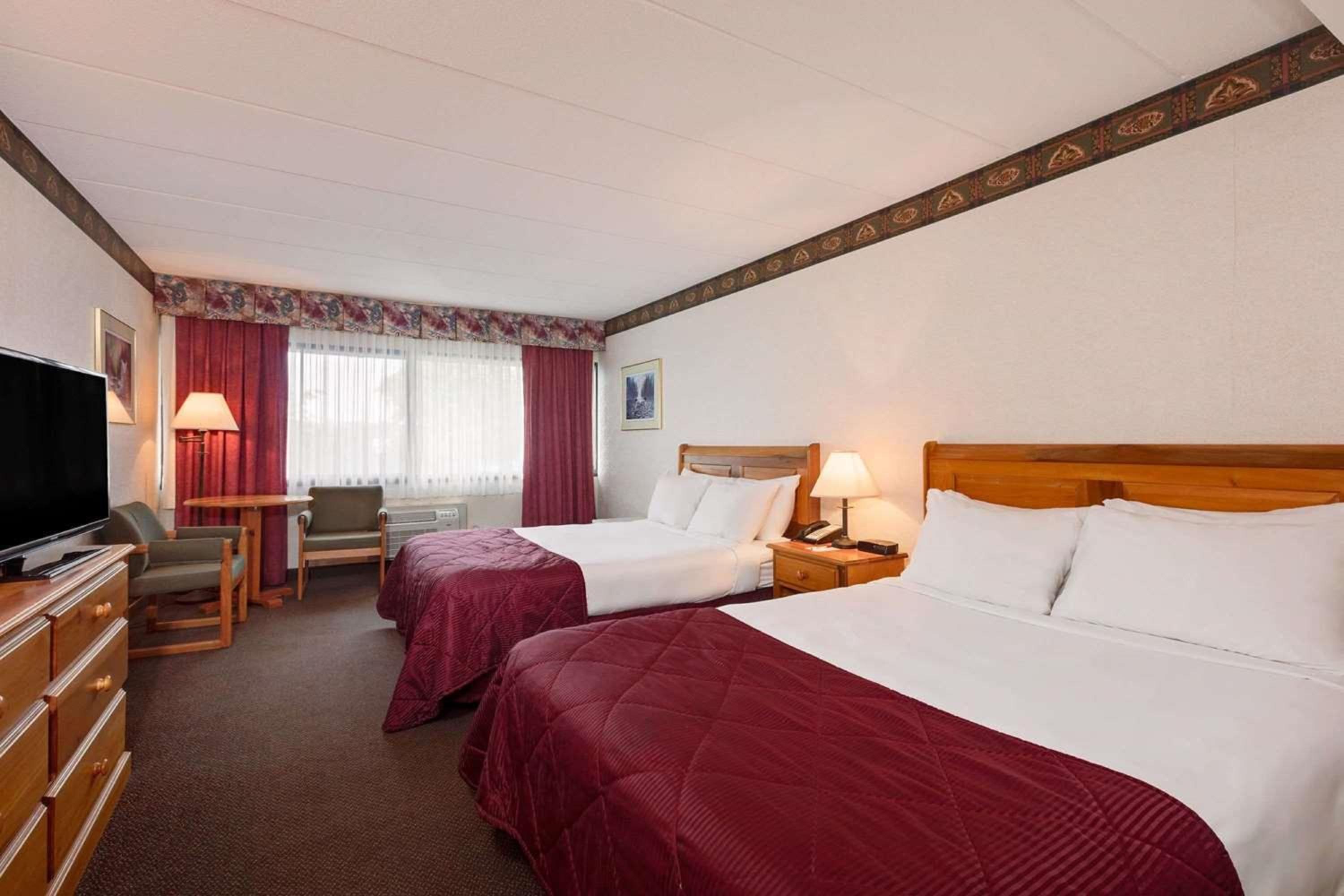 2 Queen Bed, Lower Level, Non-Smoking - Photo 1