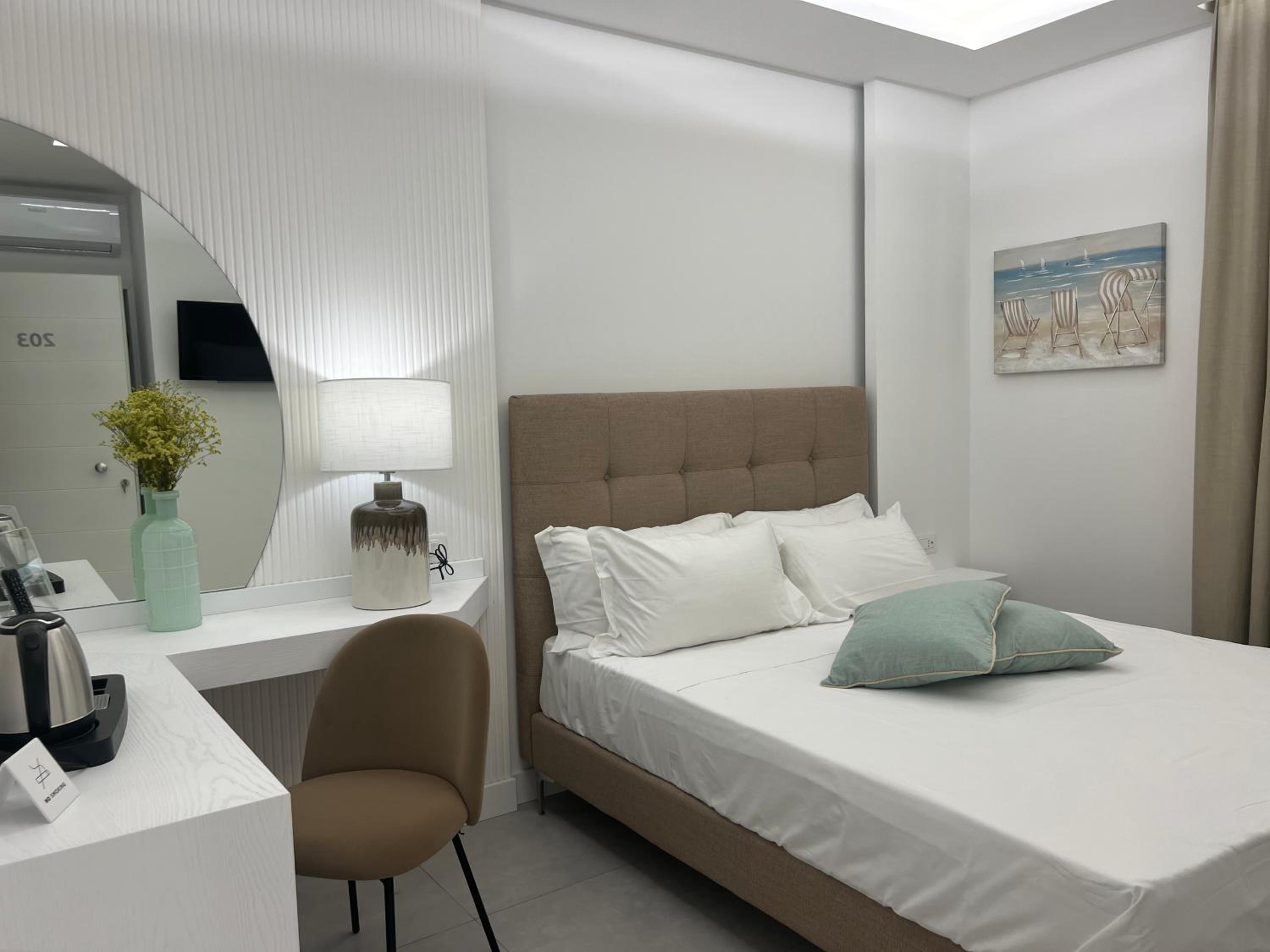 King Room with Balcony photo 1