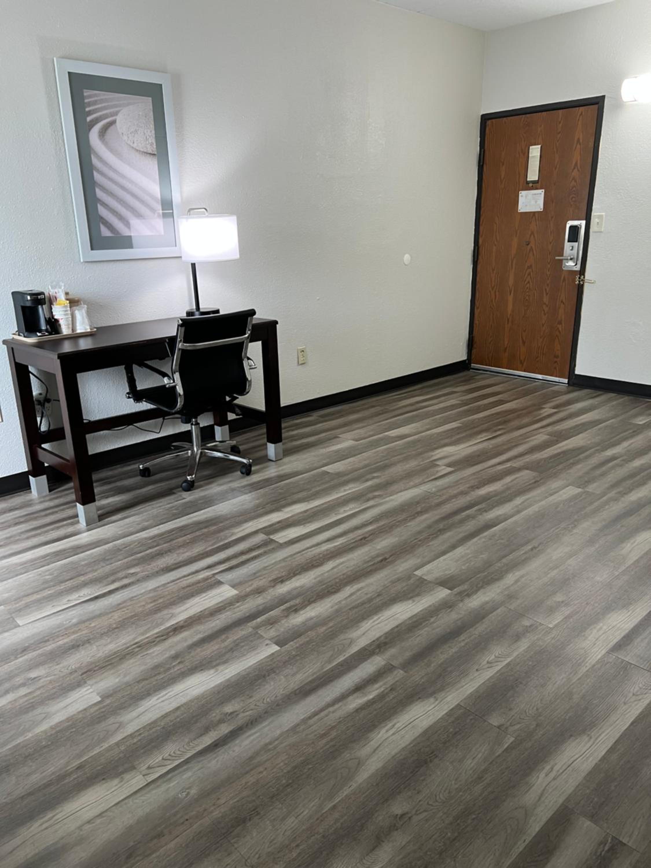 King Room - Accessible/Non-Smoking - Photo 3