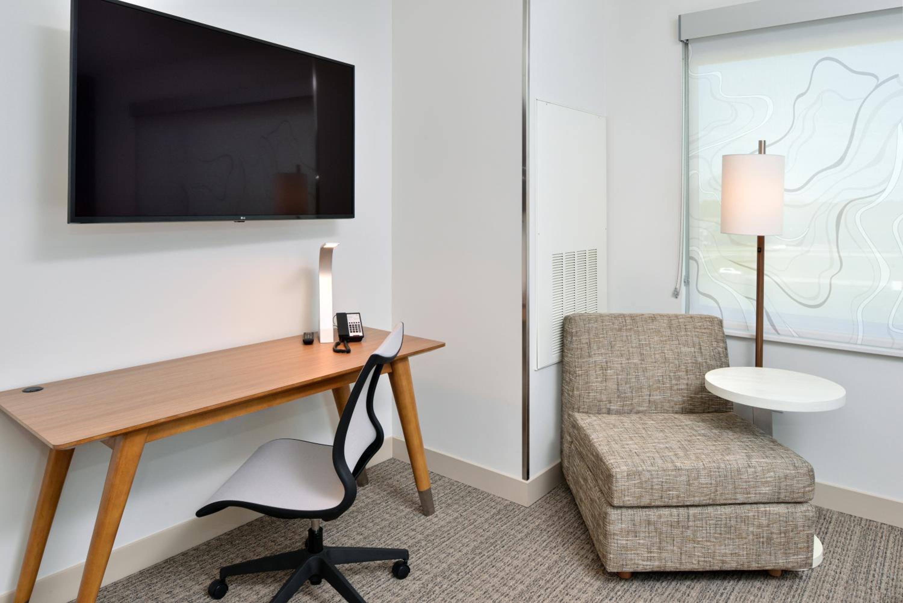 Standard King Room - Hearing Accessible  photo 1