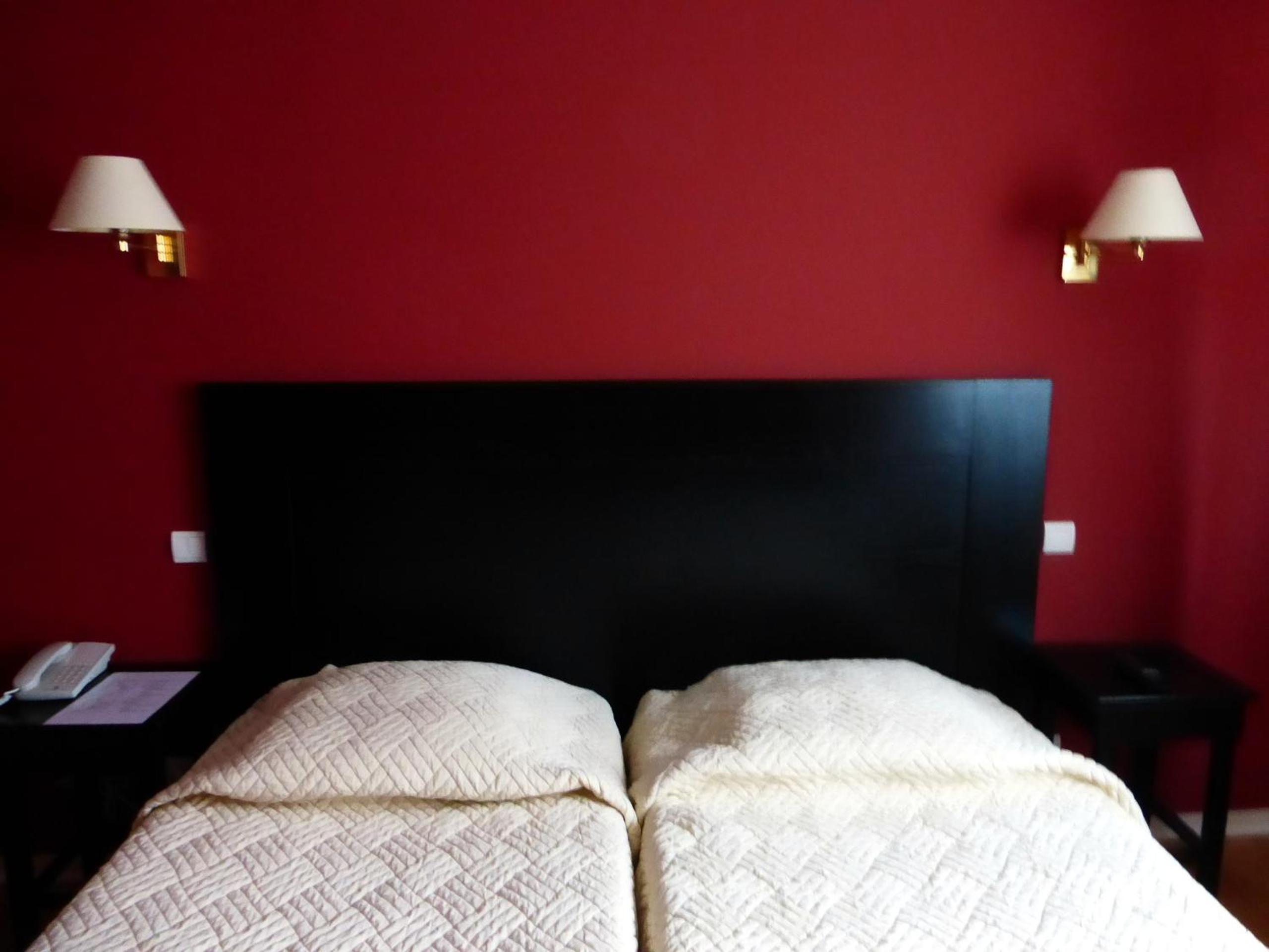 Standard Double or Twin Room - Photo 7