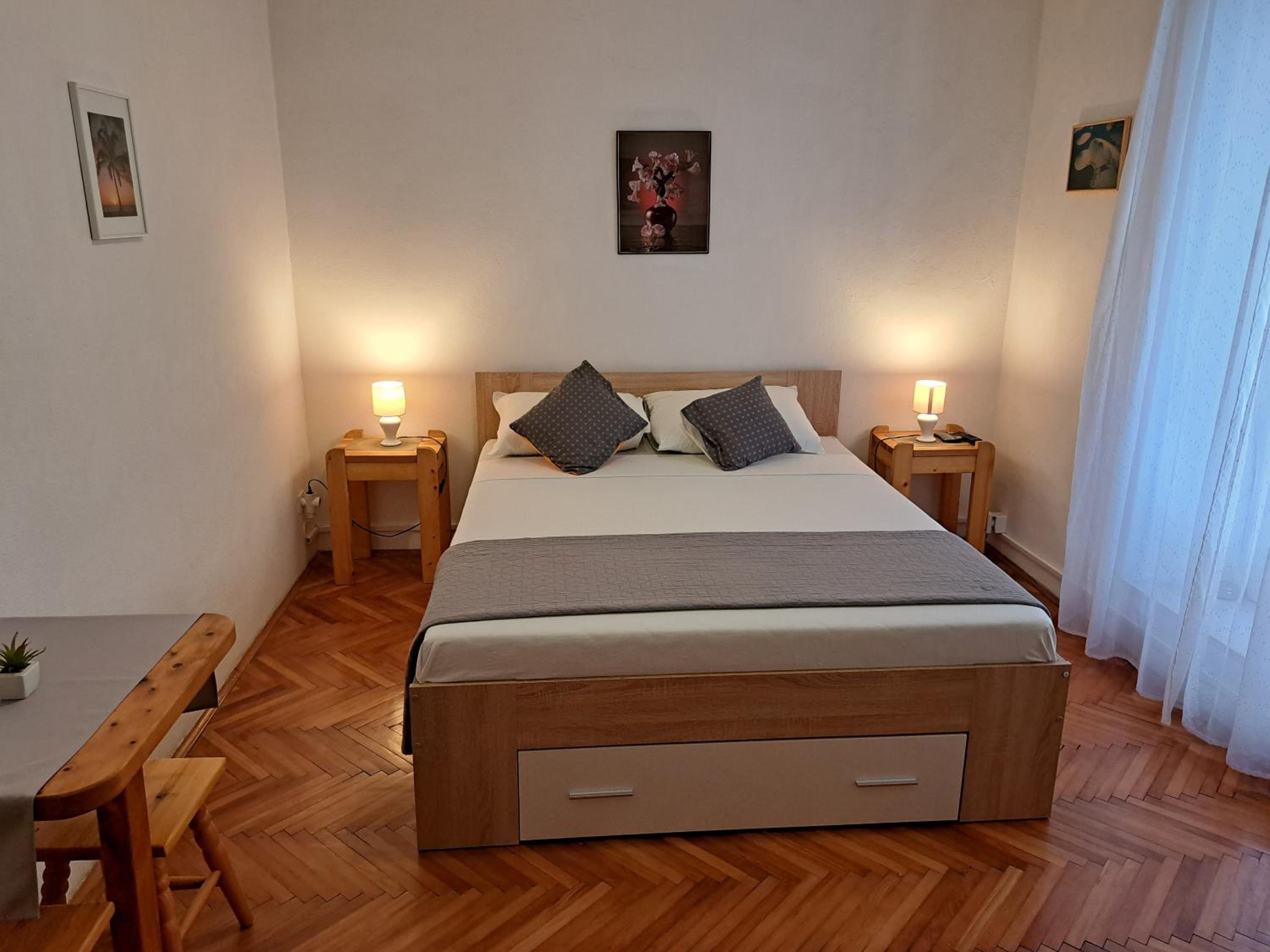 Double Room - Photo 11