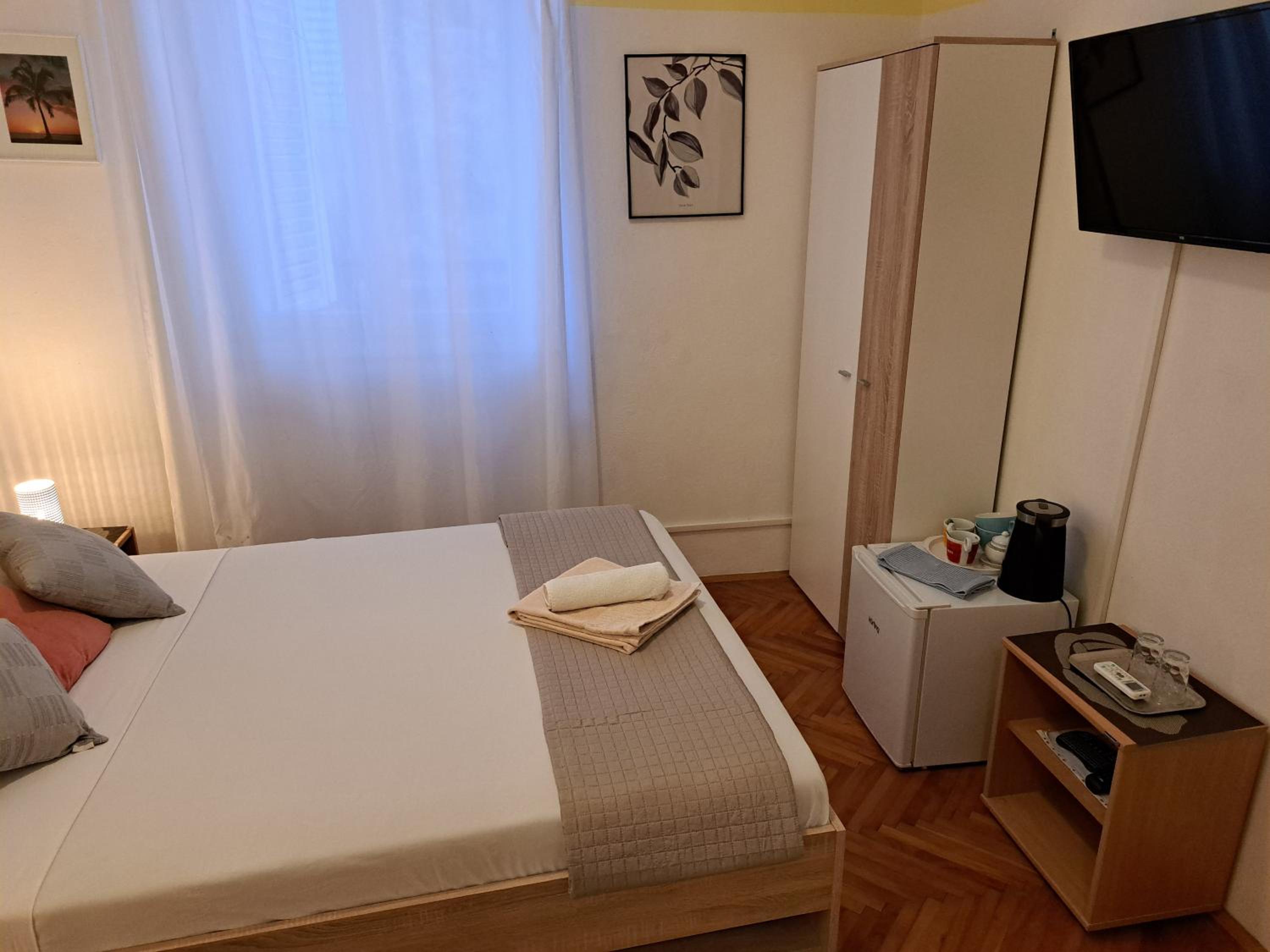 Double Room - Photo 2