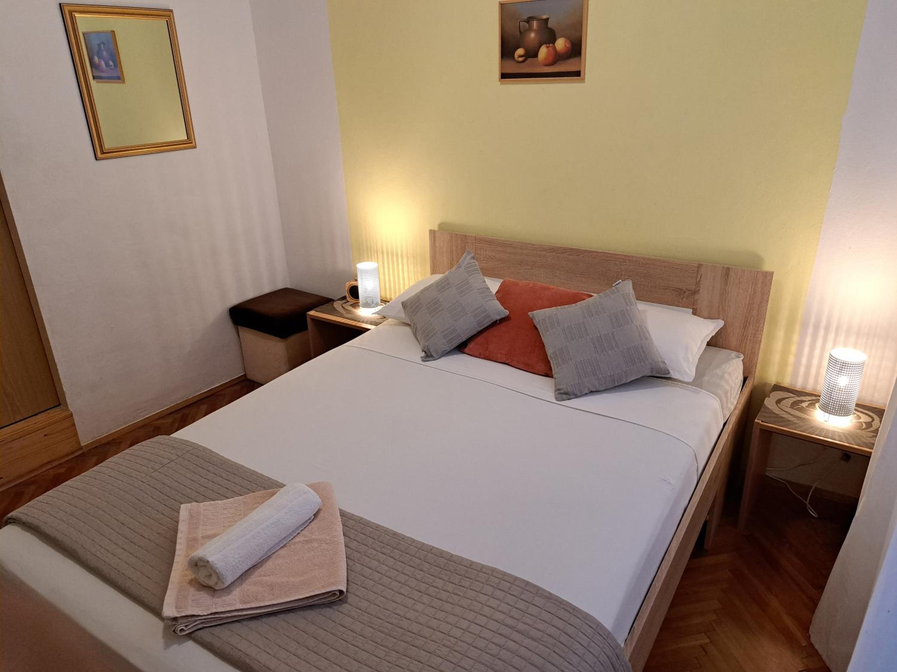 Double Room - Photo 10