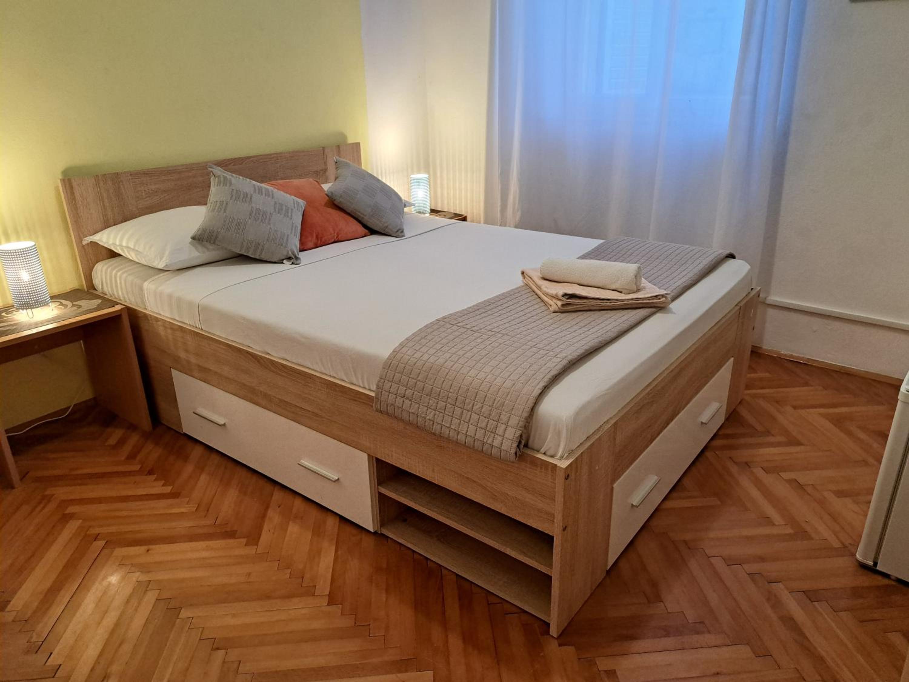 Double Room - Photo 8