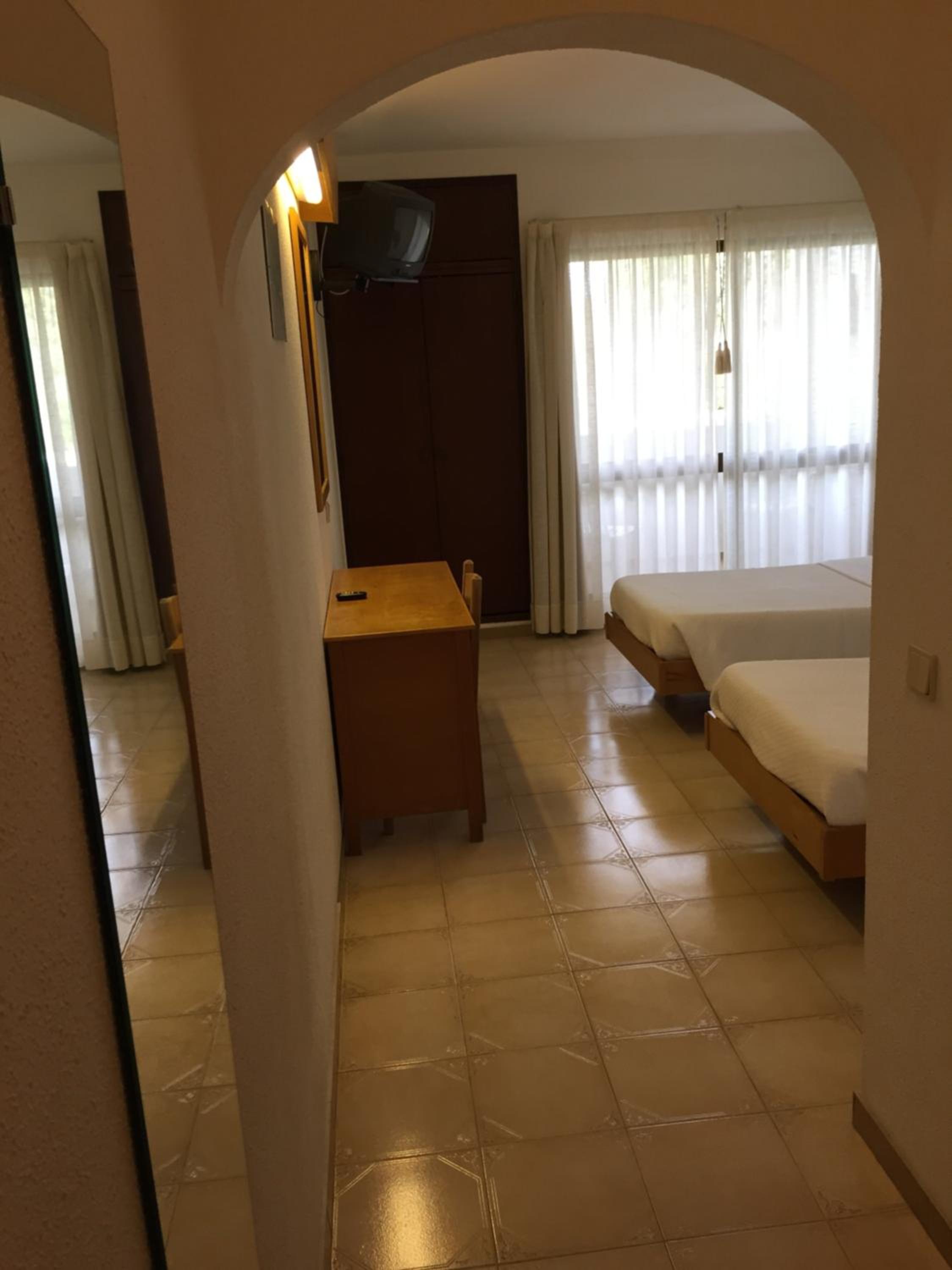 Twin Room - Photo 1