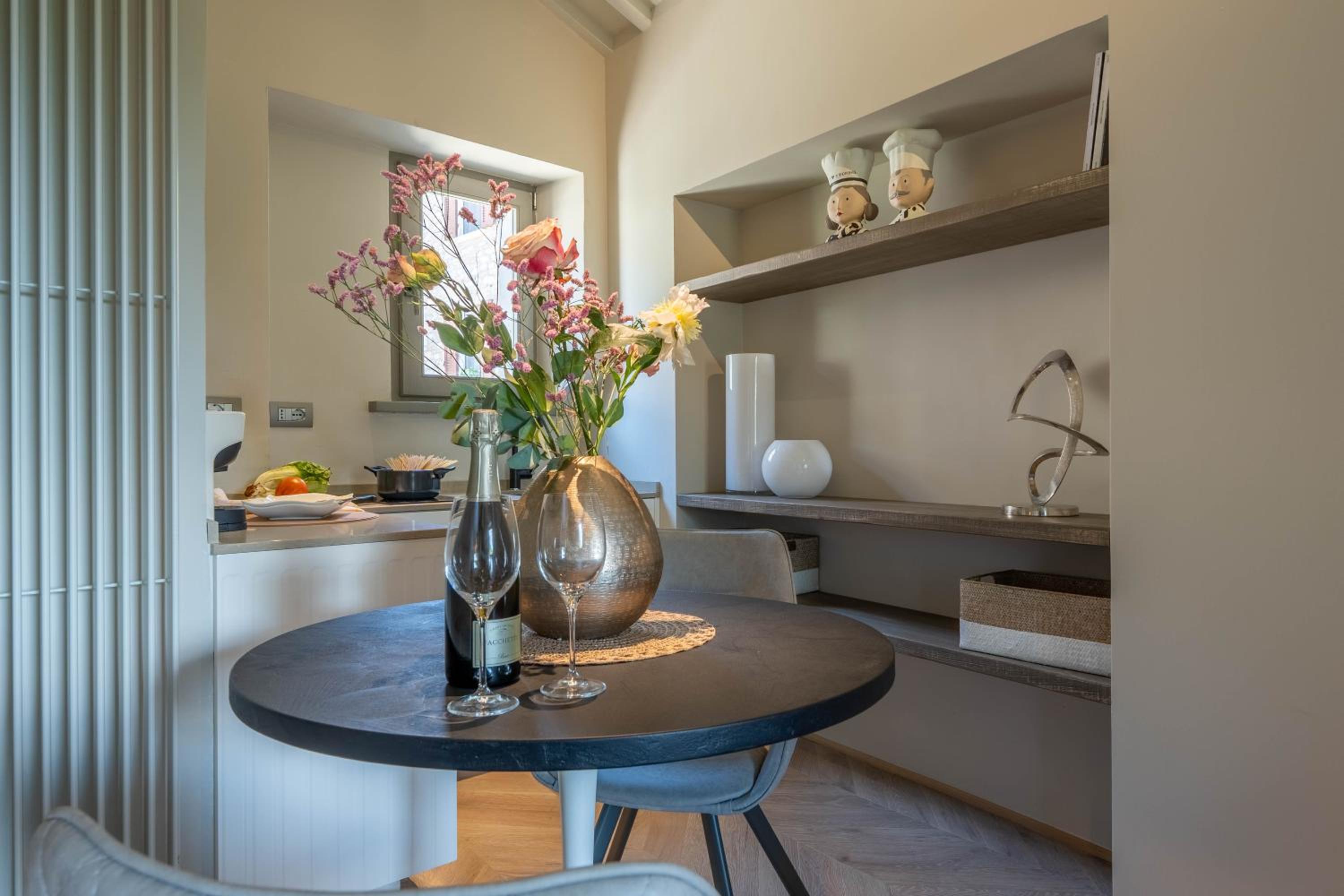 Executive Suite - Photo 10