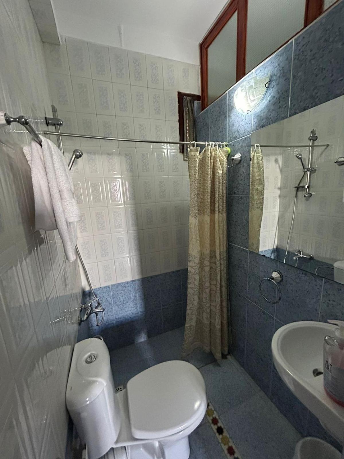 Double or Twin Room with Private Bathroom - Photo 4