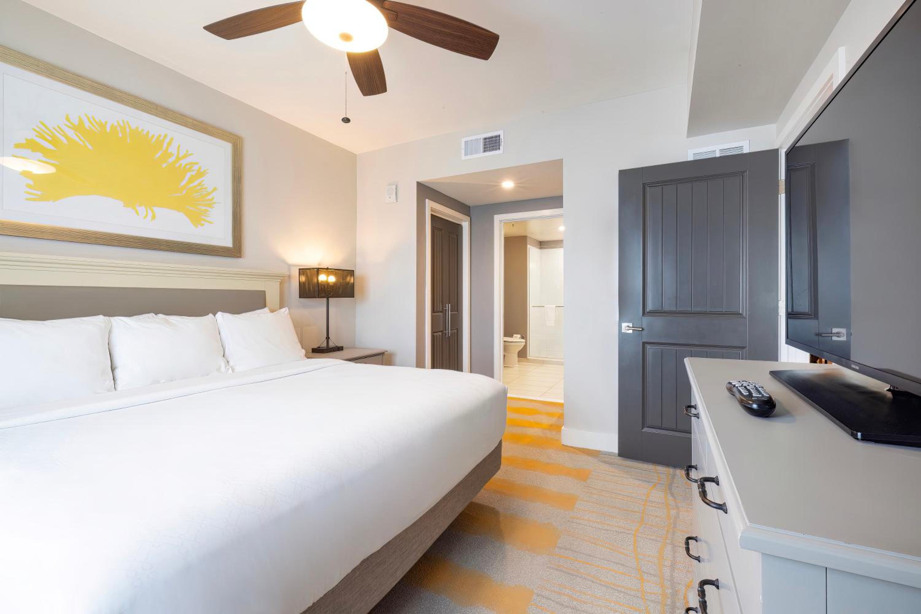 Three-Bedroom Deluxe Apartment
